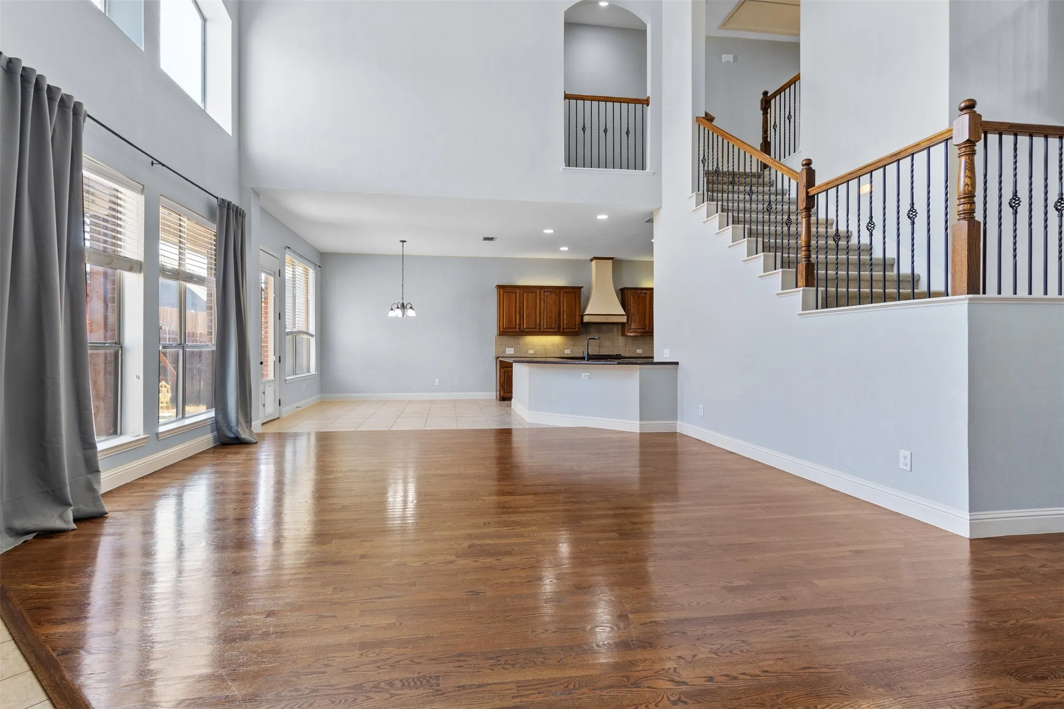 Single Family Residence For Sale in Tarrant County , 221 Tipperary Drive, Keller, Texas 76248, 4 Bedroom, 4 Bathroom, 3 Garage spaces, 3,888 Sqft, built in 2007, mls#21386926, Real Estate Agent in Keller, Homes For Sale in Tarrant county, Homes For Sale in Keller, Realtor in Keller Texas, Real Estate Brokerage Independent Realty Texas, Luminita Cordes Realtor