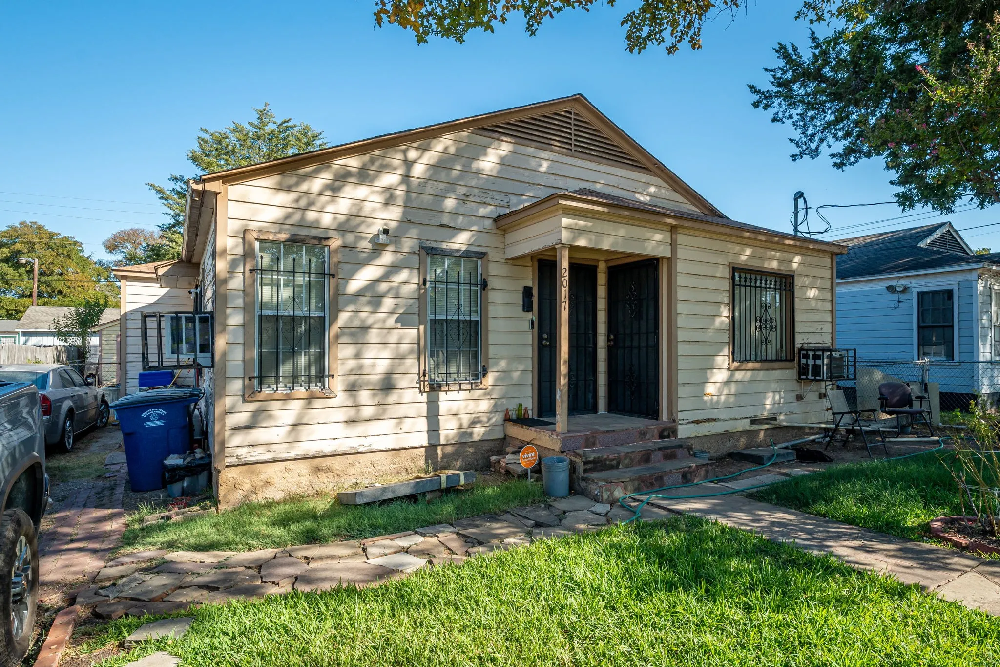 Single Family Residence For Sale in Dallas County , 2017 Lea Crest Drive, Dallas, Texas 75216, 4 Bedroom, 2 Bathroom, 2 Garage spaces, 1,272 Sqft, built in 1947, mls#21387884, Real Estate Agent in Dallas, Homes For Sale in Dallas county, Homes For Sale in Dallas, Realtor in Dallas Texas, Real Estate Brokerage Independent Realty Texas, Luminita Cordes Realtor