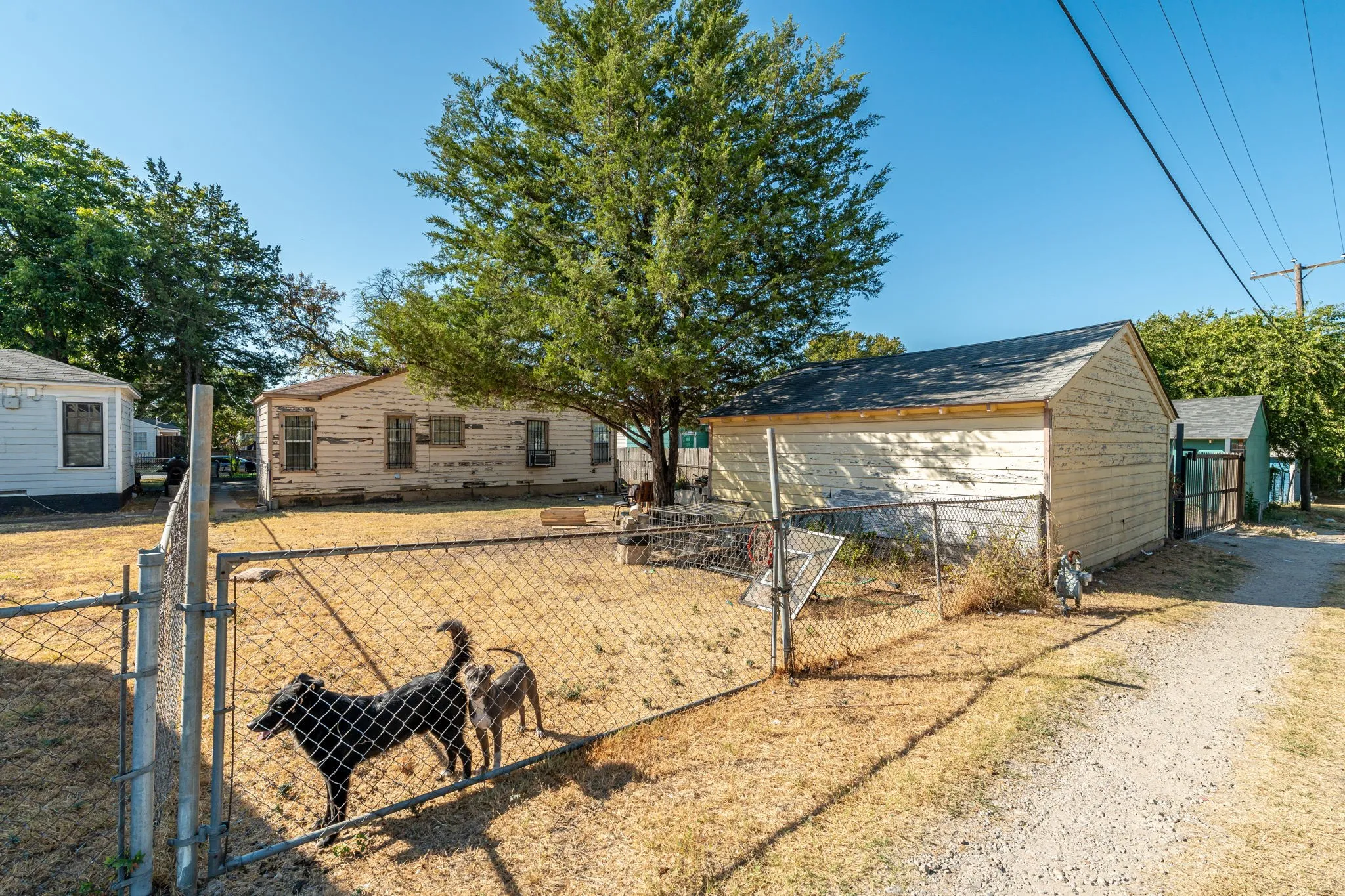 Detached Garage