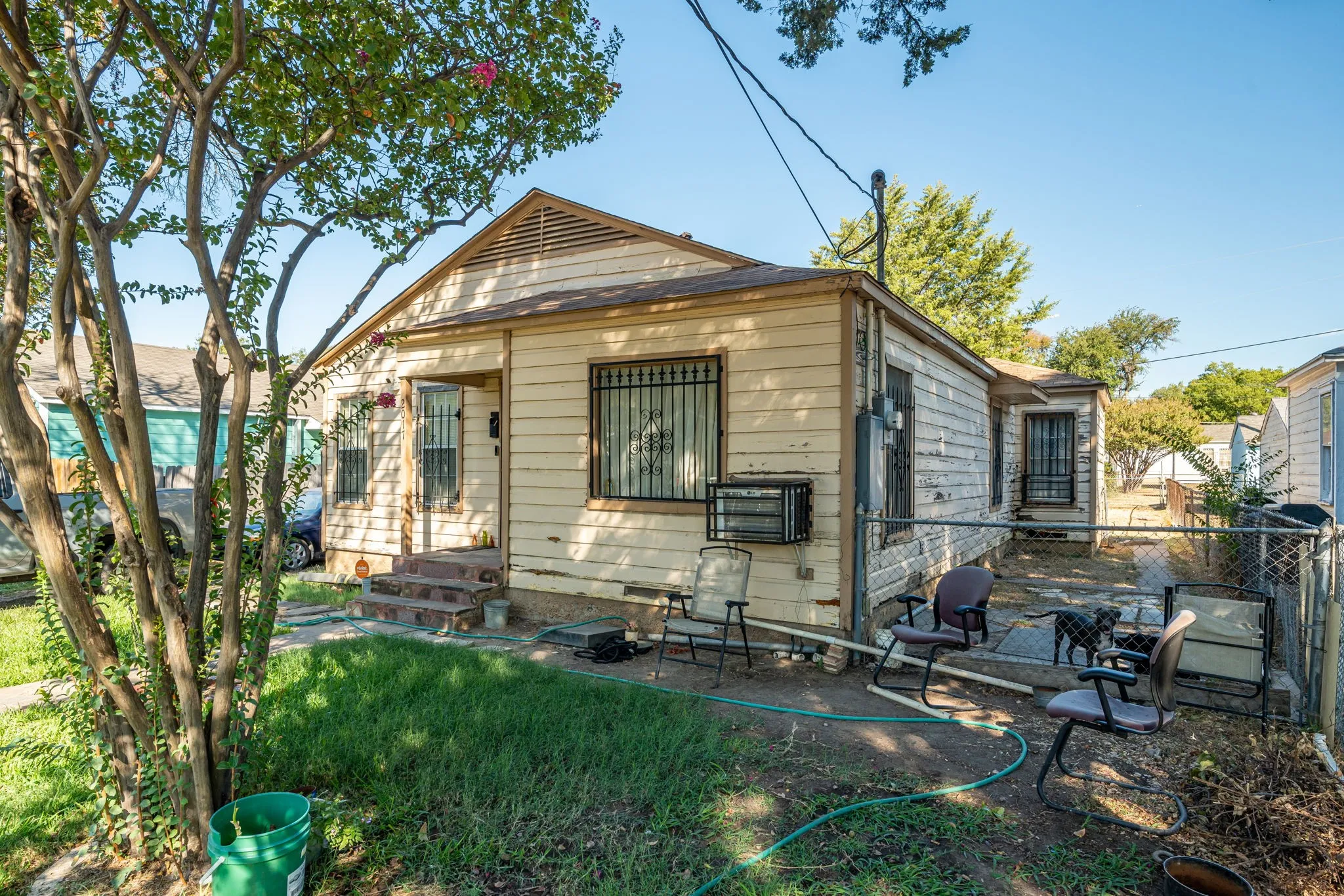 Single Family Residence For Sale in Dallas County , 2017 Lea Crest Drive, Dallas, Texas 75216, 4 Bedroom, 2 Bathroom, 2 Garage spaces, 1,272 Sqft, built in 1947, mls#21387884, Real Estate Agent in Dallas, Homes For Sale in Dallas county, Homes For Sale in Dallas, Realtor in Dallas Texas, Real Estate Brokerage Independent Realty Texas, Luminita Cordes Realtor