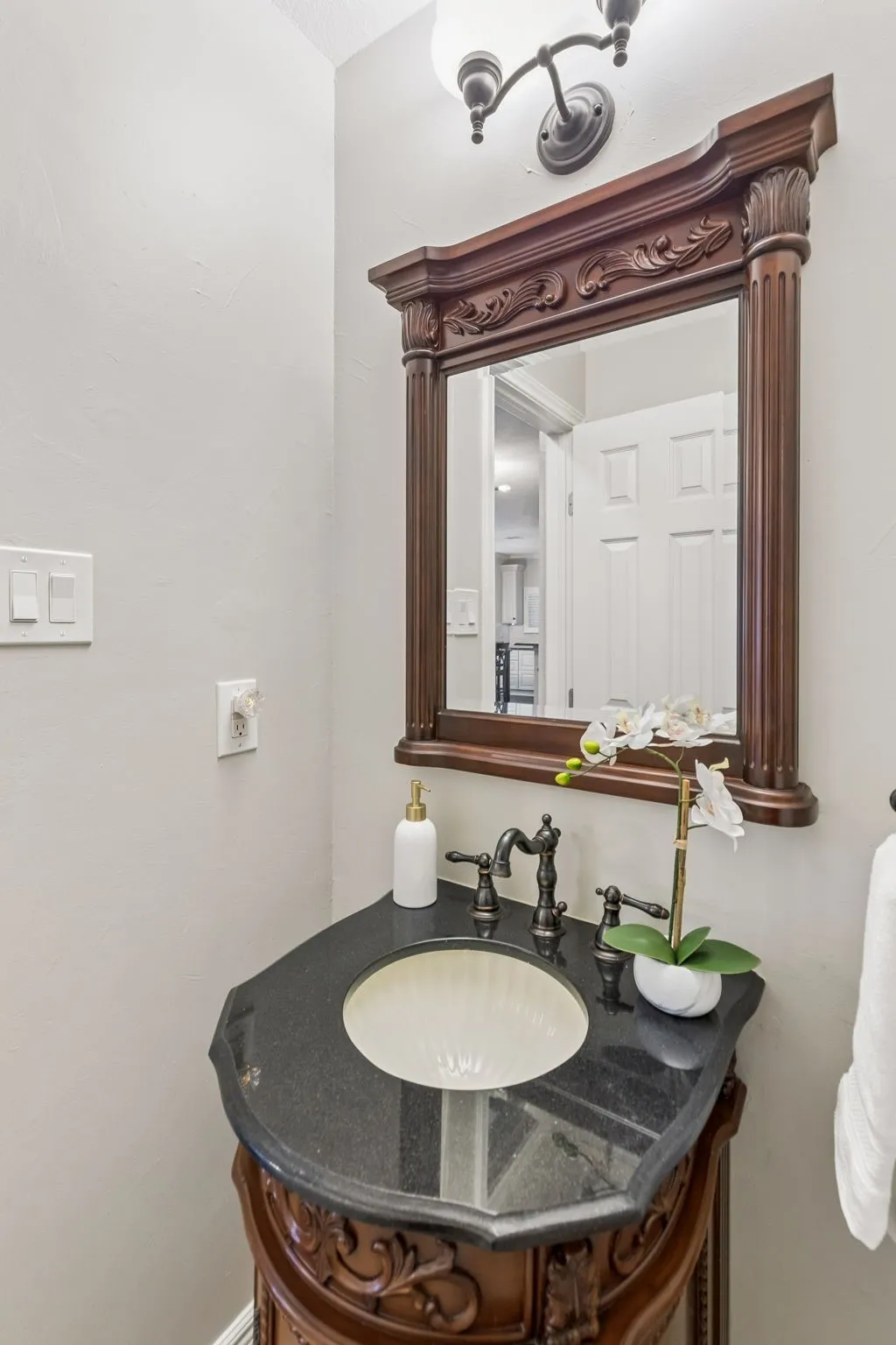 Single Family Residence For Sale in Collin County , 8212 Steamers Lane, Frisco, Texas 75035, 4 Bedroom, 3 Bathroom, 2 Garage spaces, 2,578 Sqft, built in 1994, mls#21388302, Real Estate Agent in Frisco, Homes For Sale in Collin county, Homes For Sale in Frisco, Realtor in Frisco Texas, Real Estate Brokerage Independent Realty Texas, Luminita Cordes Realtor