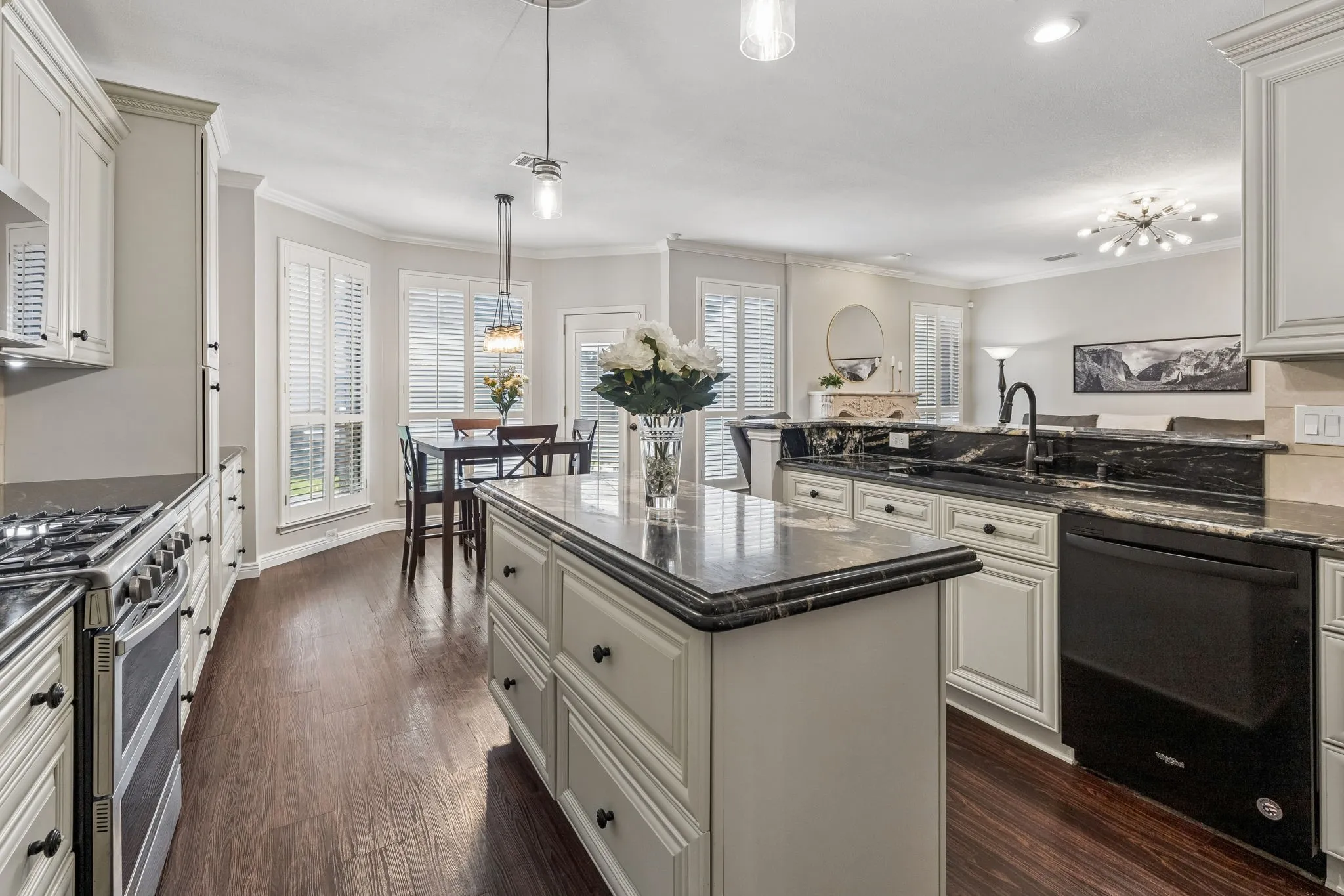 Single Family Residence For Sale in Collin County , 8212 Steamers Lane, Frisco, Texas 75035, 4 Bedroom, 3 Bathroom, 2 Garage spaces, 2,578 Sqft, built in 1994, mls#21388302, Real Estate Agent in Frisco, Homes For Sale in Collin county, Homes For Sale in Frisco, Realtor in Frisco Texas, Real Estate Brokerage Independent Realty Texas, Luminita Cordes Realtor