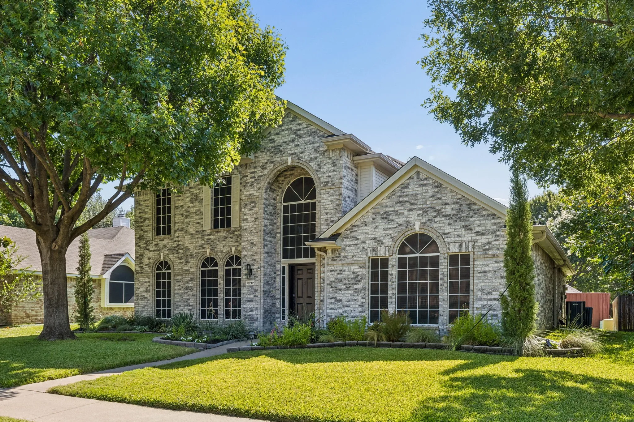 Single Family Residence For Sale in Collin County , 8212 Steamers Lane, Frisco, Texas 75035, 4 Bedroom, 3 Bathroom, 2 Garage spaces, 2,578 Sqft, built in 1994, mls#21388302, Real Estate Agent in Frisco, Homes For Sale in Collin county, Homes For Sale in Frisco, Realtor in Frisco Texas, Real Estate Brokerage Independent Realty Texas, Luminita Cordes Realtor