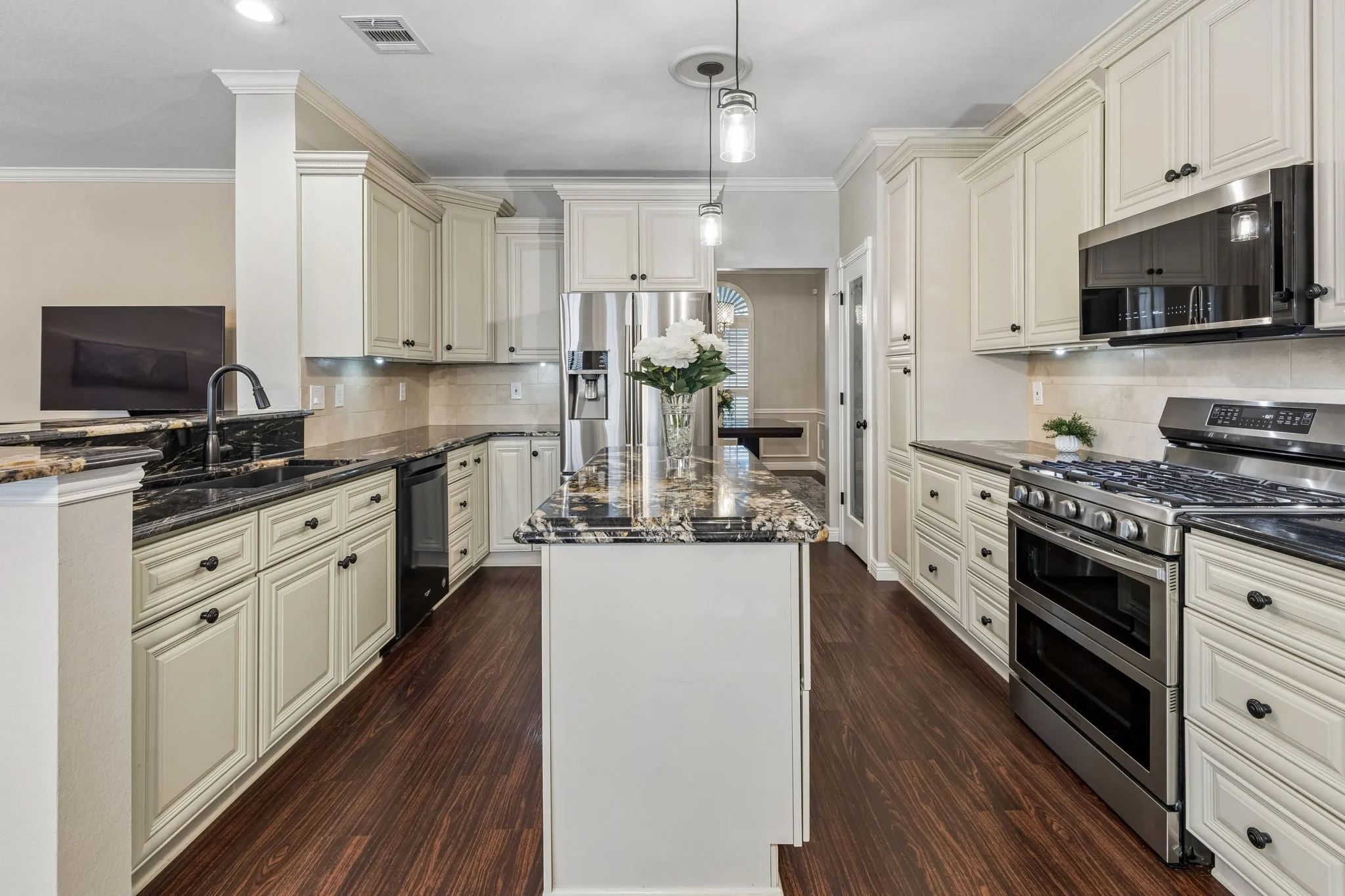Single Family Residence For Sale in Collin County , 8212 Steamers Lane, Frisco, Texas 75035, 4 Bedroom, 3 Bathroom, 2 Garage spaces, 2,578 Sqft, built in 1994, mls#21388302, Real Estate Agent in Frisco, Homes For Sale in Collin county, Homes For Sale in Frisco, Realtor in Frisco Texas, Real Estate Brokerage Independent Realty Texas, Luminita Cordes Realtor