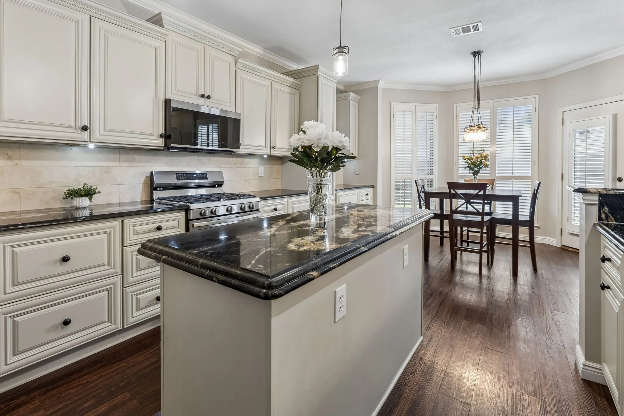 Single Family Residence For Sale in Collin County , 8212 Steamers Lane, Frisco, Texas 75035, 4 Bedroom, 3 Bathroom, 2 Garage spaces, 2,578 Sqft, built in 1994, mls#21388302, Real Estate Agent in Frisco, Homes For Sale in Collin county, Homes For Sale in Frisco, Realtor in Frisco Texas, Real Estate Brokerage Independent Realty Texas, Luminita Cordes Realtor