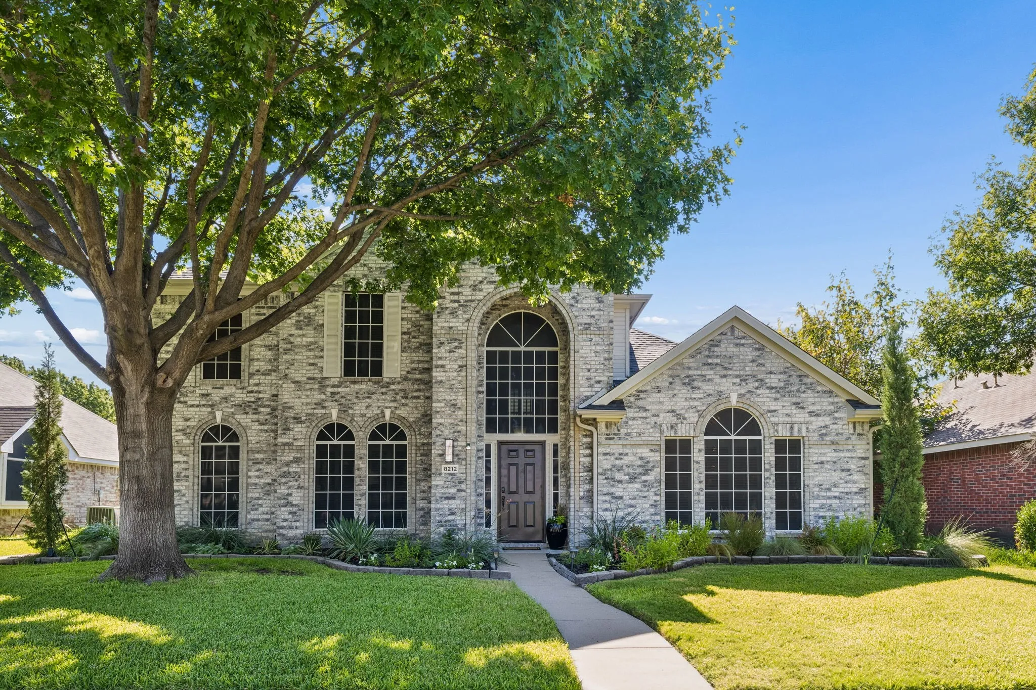 Single Family Residence For Sale in Collin County , 8212 Steamers Lane, Frisco, Texas 75035, 4 Bedroom, 3 Bathroom, 2 Garage spaces, 2,578 Sqft, built in 1994, mls#21388302, Real Estate Agent in Frisco, Homes For Sale in Collin county, Homes For Sale in Frisco, Realtor in Frisco Texas, Real Estate Brokerage Independent Realty Texas, Luminita Cordes Realtor