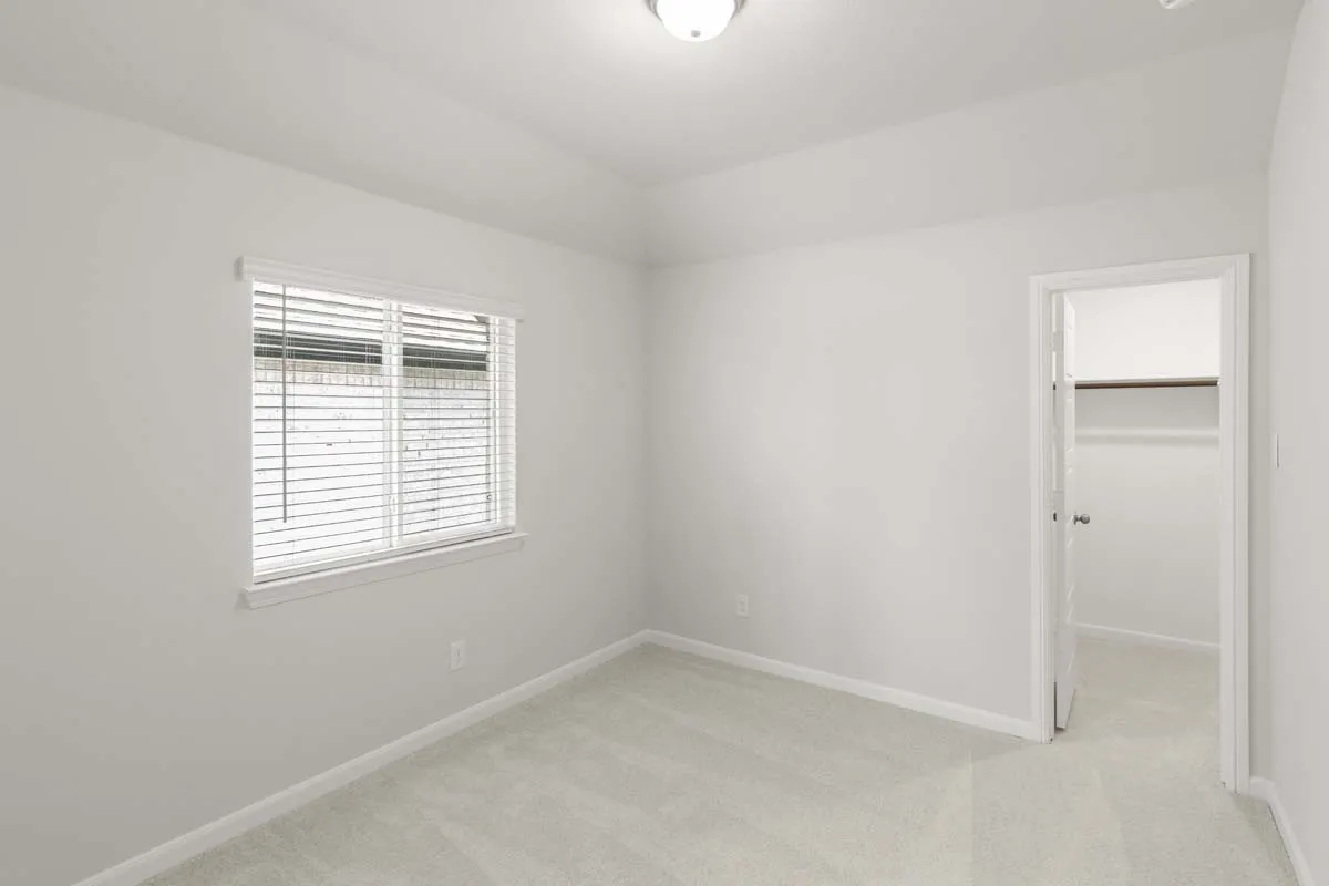 19_1033-lovely-day-lavon-tx-bedroom-closet