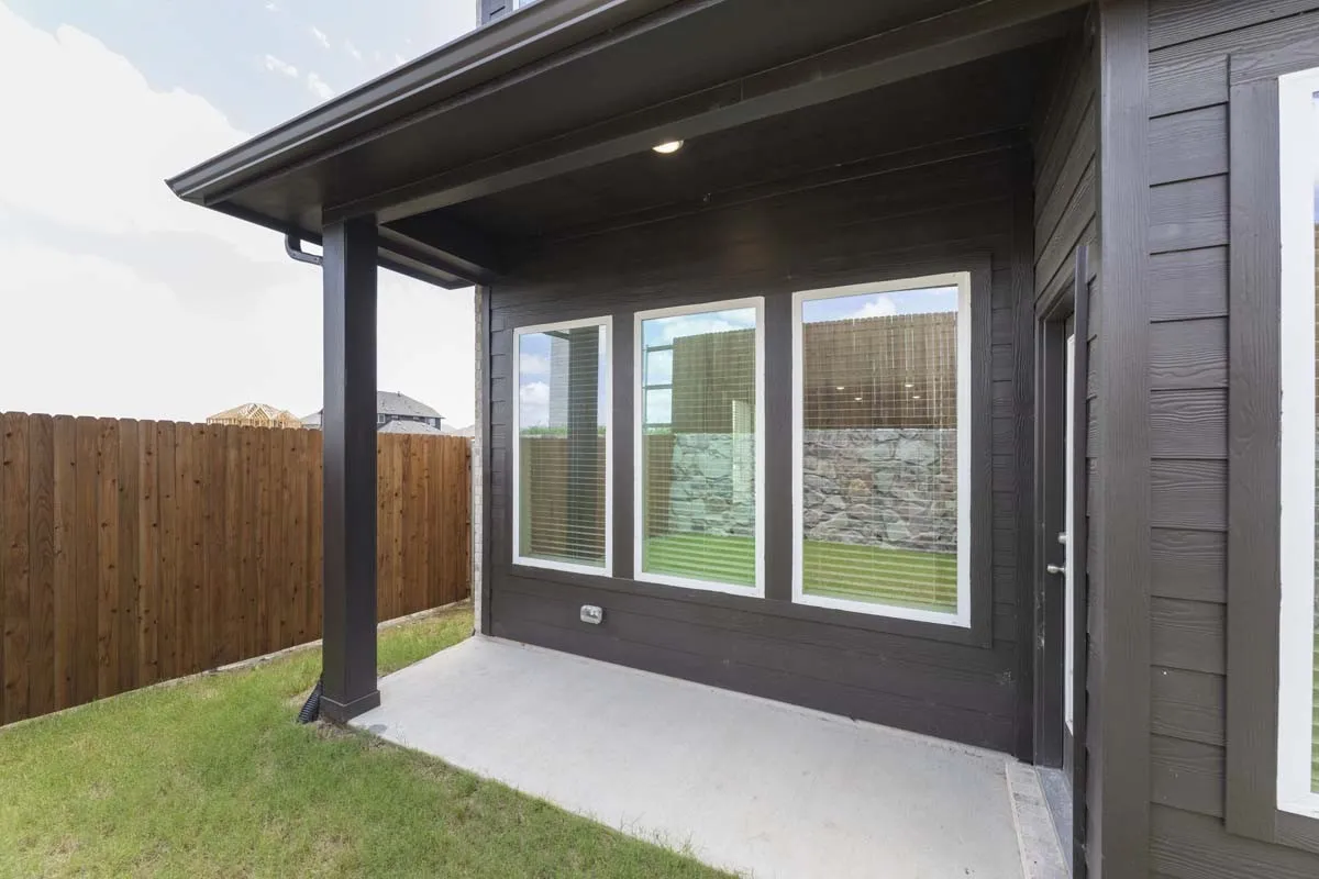20_1033-lovely-day-lavon-tx-covered-patio