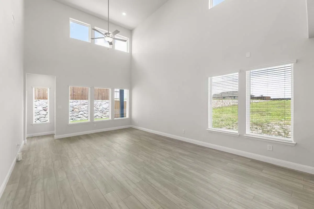 07_1033-lovely-day-lavon-tx-bright-living-room