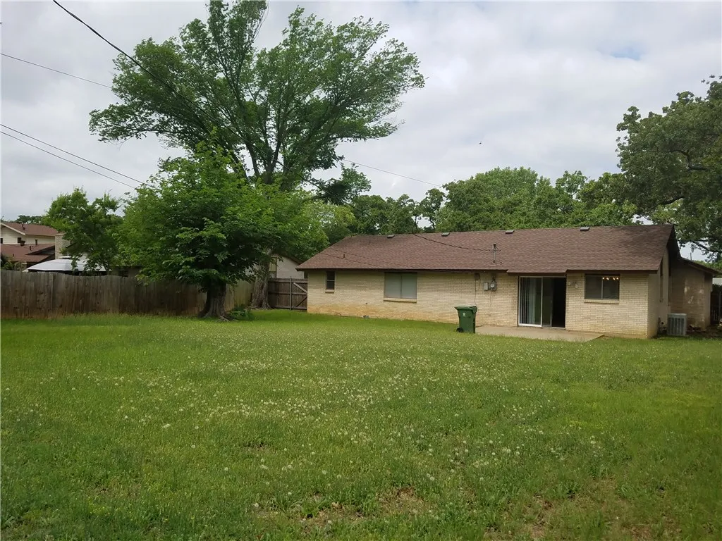 Single Family Residence For Rent in Tarrant County , 2724 BUFFALO Drive, Arlington, Texas 76013, 3 Bedroom, 2 Bathroom, 2 Garage spaces, 1,387 Sqft, built in 1967, mls#21388313, Real Estate Agent in Arlington, Homes For Rent in Tarrant county, Homes For Rent in Arlington, Realtor in Arlington Texas, Real Estate Brokerage Independent Realty Texas, Luminita Cordes Realtor