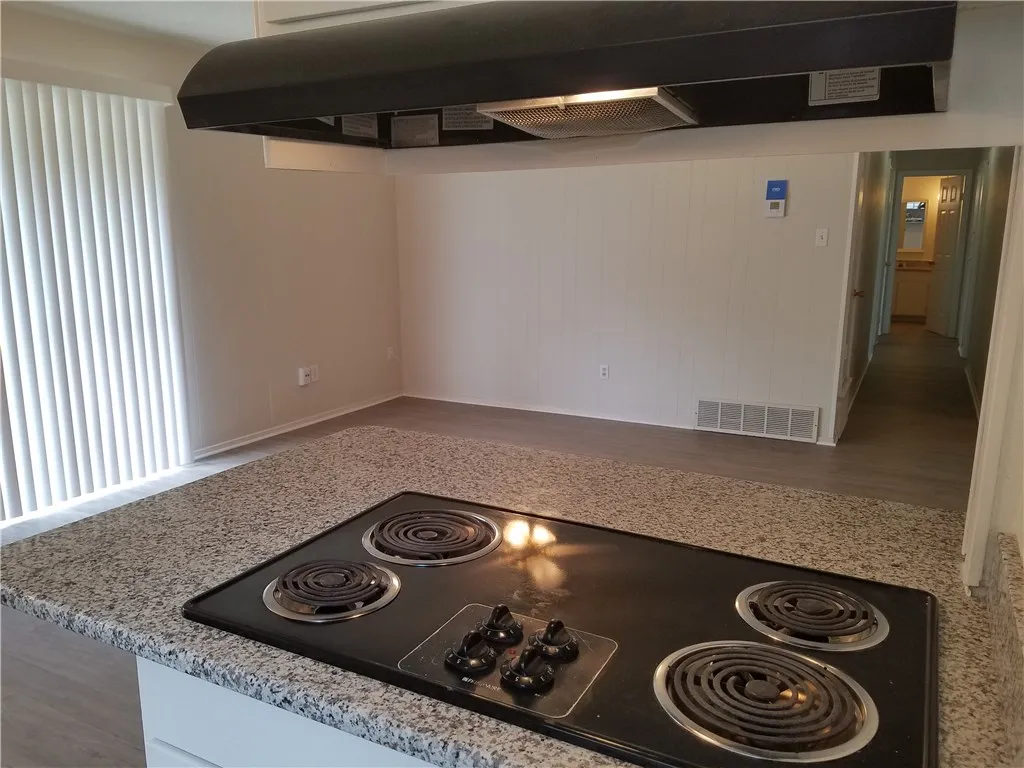 Single Family Residence For Rent in Tarrant County , 2724 BUFFALO Drive, Arlington, Texas 76013, 3 Bedroom, 2 Bathroom, 2 Garage spaces, 1,387 Sqft, built in 1967, mls#21388313, Real Estate Agent in Arlington, Homes For Rent in Tarrant county, Homes For Rent in Arlington, Realtor in Arlington Texas, Real Estate Brokerage Independent Realty Texas, Luminita Cordes Realtor