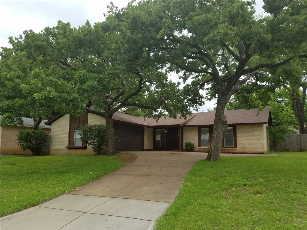 Single Family Residence For Rent in Tarrant County , 2724 BUFFALO Drive, Arlington, Texas 76013, 3 Bedroom, 2 Bathroom, 2 Garage spaces, 1,387 Sqft, built in 1967, mls#21388313, Real Estate Agent in Arlington, Homes For Rent in Tarrant county, Homes For Rent in Arlington, Realtor in Arlington Texas, Real Estate Brokerage Independent Realty Texas, Luminita Cordes Realtor