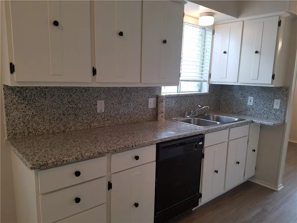 Single Family Residence For Rent in Tarrant County , 2724 BUFFALO Drive, Arlington, Texas 76013, 3 Bedroom, 2 Bathroom, 2 Garage spaces, 1,387 Sqft, built in 1967, mls#21388313, Real Estate Agent in Arlington, Homes For Rent in Tarrant county, Homes For Rent in Arlington, Realtor in Arlington Texas, Real Estate Brokerage Independent Realty Texas, Luminita Cordes Realtor