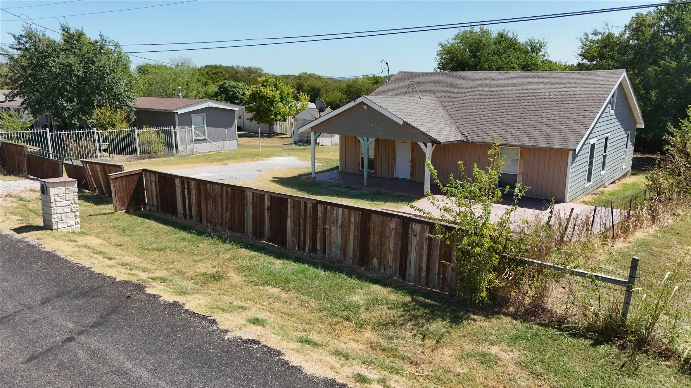 Single Family Residence For Sale in Collin County , 2228 County Road 900, Princeton, Texas 75407, 5 Bedroom, 3 Bathroom, Garage spaces, 1,800 Sqft, built in 1965, mls#21371947, Real Estate Agent in Princeton, Homes For Sale in Collin county, Homes For Sale in Princeton, Realtor in Princeton Texas, Real Estate Brokerage Independent Realty Texas, Luminita Cordes Realtor