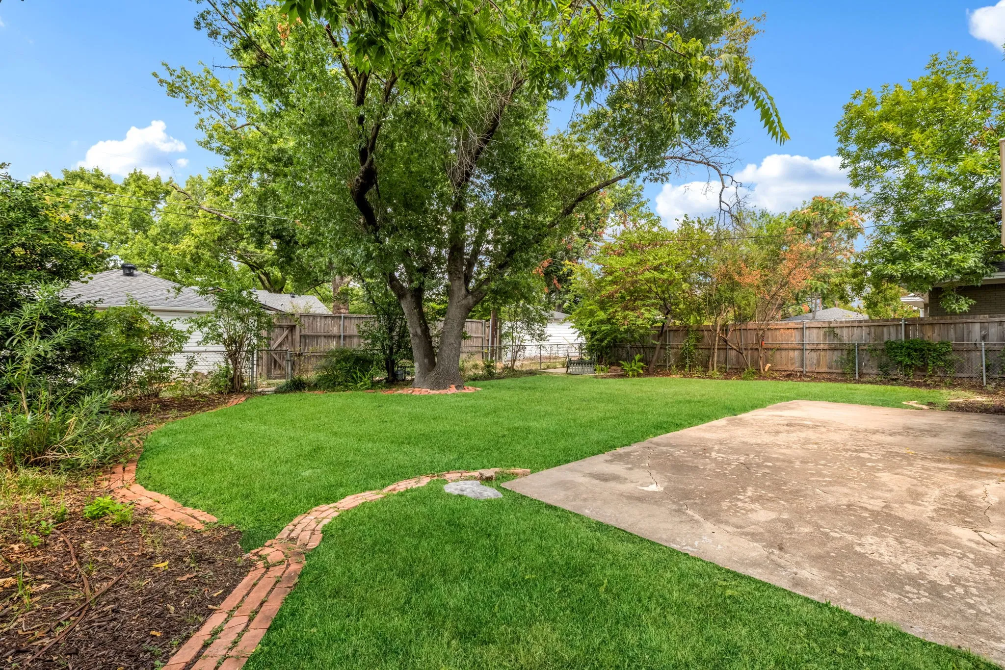 Single Family Residence For Rent in Dallas County , 704 Downing Drive, Richardson, Texas 75080, 3 Bedroom, 2 Bathroom, 1 Garage spaces, 1,444 Sqft, built in 1955, mls#21388294, Real Estate Agent in Richardson, Homes For Rent in Dallas county, Homes For Rent in Richardson, Realtor in Richardson Texas, Real Estate Brokerage Independent Realty Texas, Luminita Cordes Realtor