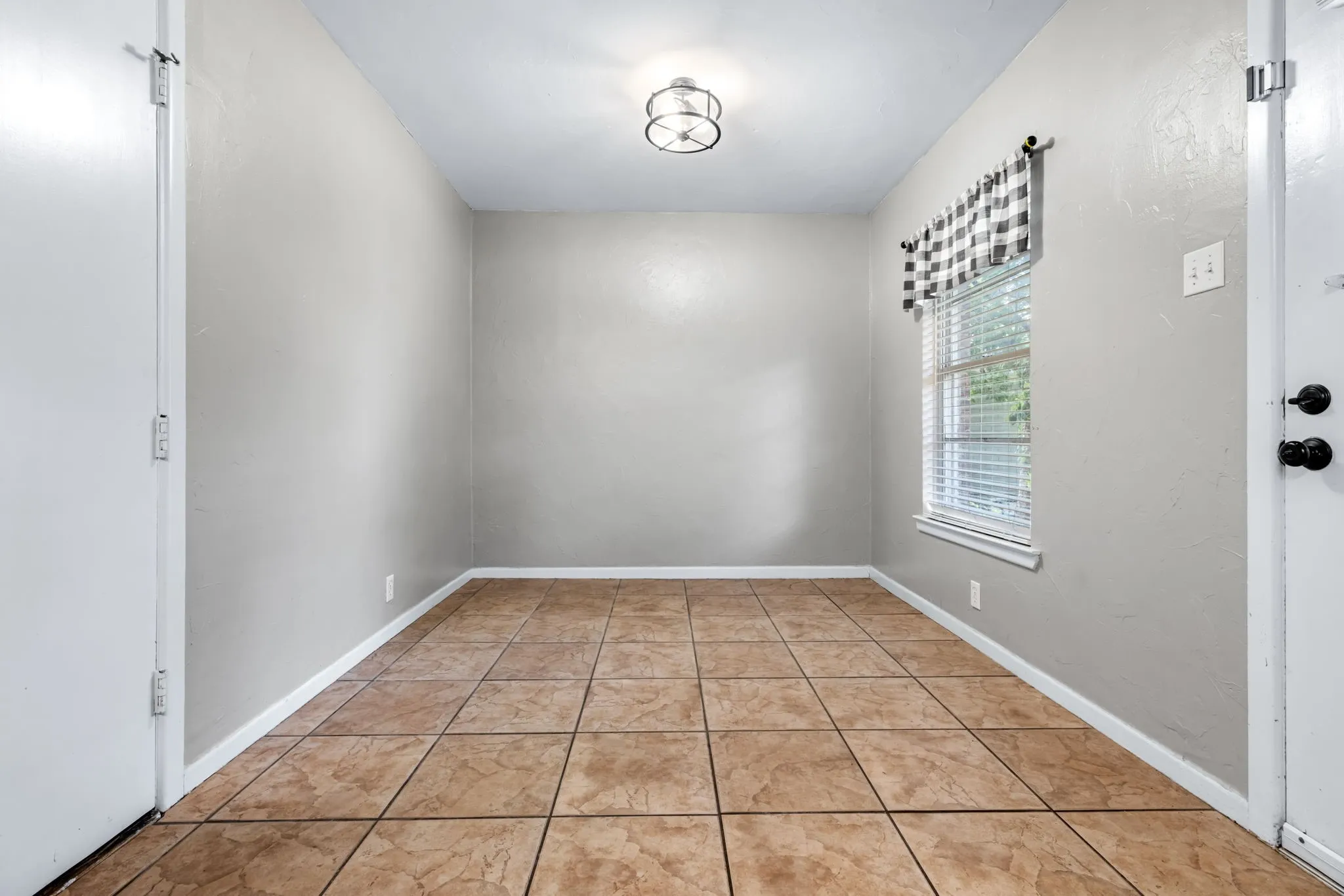 Single Family Residence For Rent in Dallas County , 704 Downing Drive, Richardson, Texas 75080, 3 Bedroom, 2 Bathroom, 1 Garage spaces, 1,444 Sqft, built in 1955, mls#21388294, Real Estate Agent in Richardson, Homes For Rent in Dallas county, Homes For Rent in Richardson, Realtor in Richardson Texas, Real Estate Brokerage Independent Realty Texas, Luminita Cordes Realtor