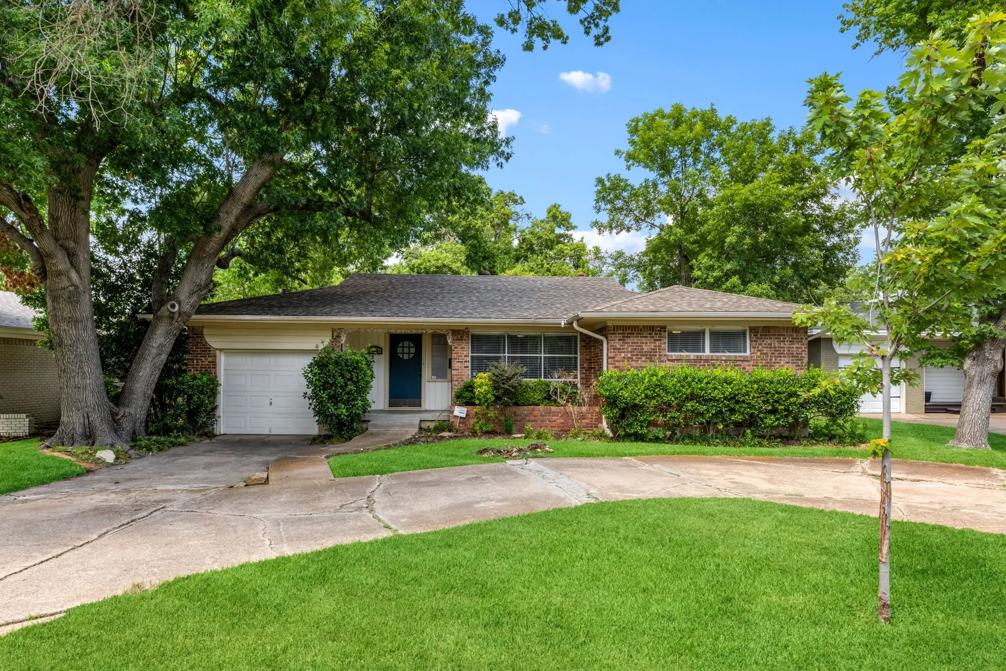 Single Family Residence For Rent in Dallas County , 704 Downing Drive, Richardson, Texas 75080, 3 Bedroom, 2 Bathroom, 1 Garage spaces, 1,444 Sqft, built in 1955, mls#21388294, Real Estate Agent in Richardson, Homes For Rent in Dallas county, Homes For Rent in Richardson, Realtor in Richardson Texas, Real Estate Brokerage Independent Realty Texas, Luminita Cordes Realtor