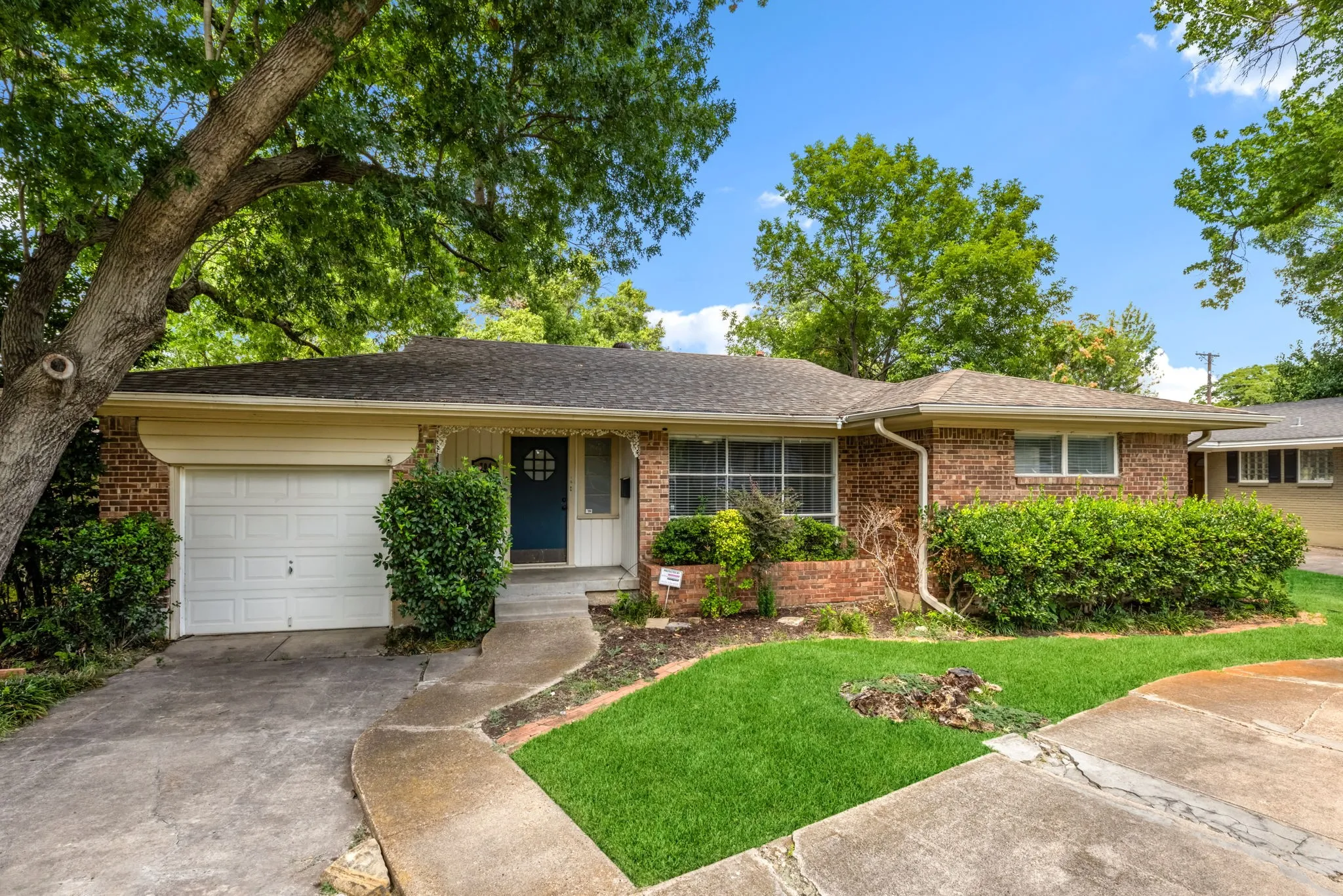 Single Family Residence For Rent in Dallas County , 704 Downing Drive, Richardson, Texas 75080, 3 Bedroom, 2 Bathroom, 1 Garage spaces, 1,444 Sqft, built in 1955, mls#21388294, Real Estate Agent in Richardson, Homes For Rent in Dallas county, Homes For Rent in Richardson, Realtor in Richardson Texas, Real Estate Brokerage Independent Realty Texas, Luminita Cordes Realtor
