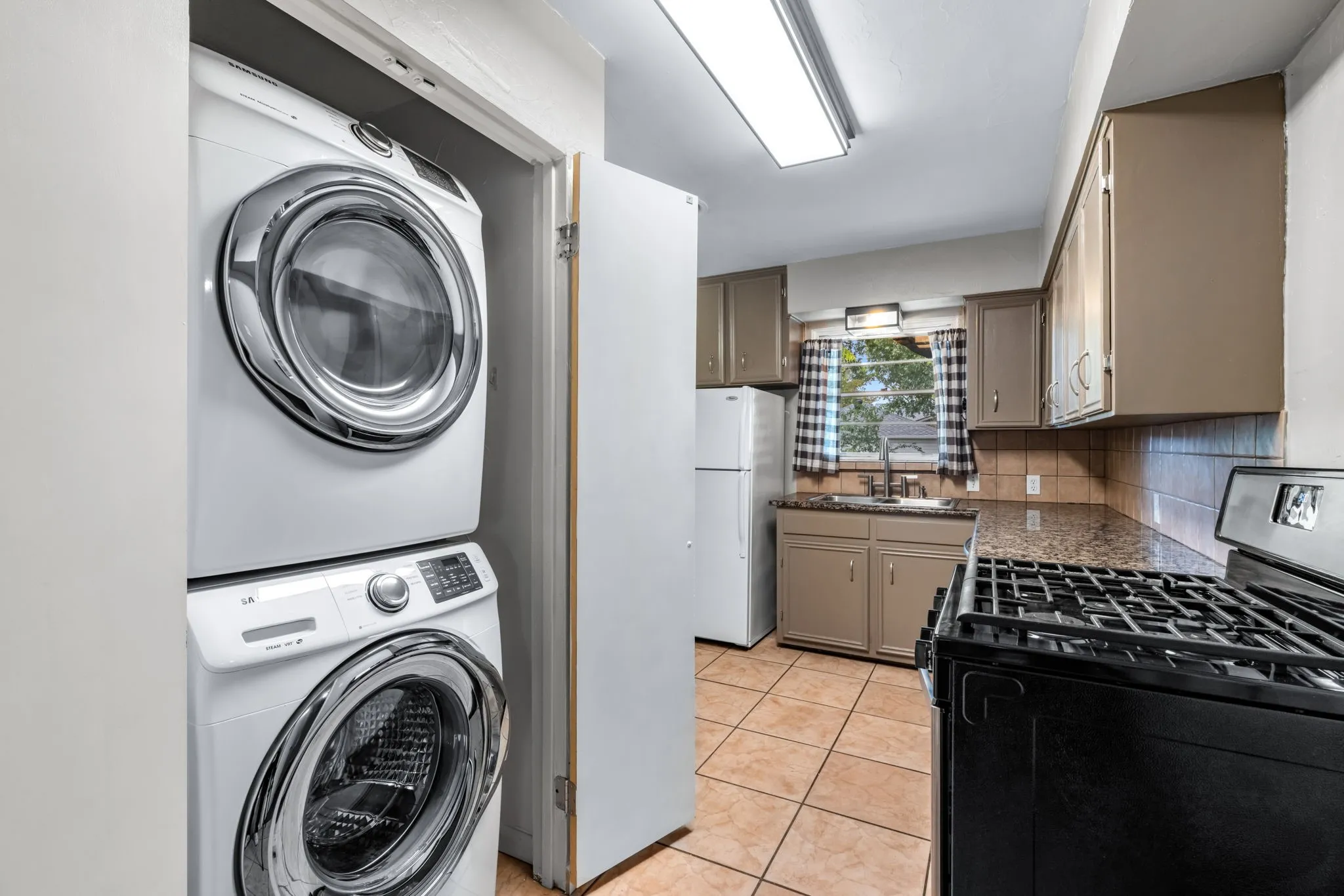 Single Family Residence For Rent in Dallas County , 704 Downing Drive, Richardson, Texas 75080, 3 Bedroom, 2 Bathroom, 1 Garage spaces, 1,444 Sqft, built in 1955, mls#21388294, Real Estate Agent in Richardson, Homes For Rent in Dallas county, Homes For Rent in Richardson, Realtor in Richardson Texas, Real Estate Brokerage Independent Realty Texas, Luminita Cordes Realtor