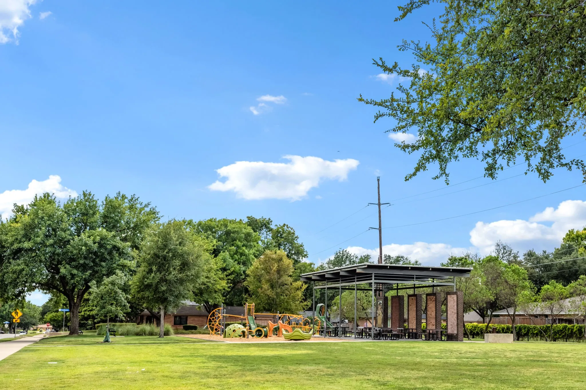 Single Family Residence For Rent in Dallas County , 704 Downing Drive, Richardson, Texas 75080, 3 Bedroom, 2 Bathroom, 1 Garage spaces, 1,444 Sqft, built in 1955, mls#21388294, Real Estate Agent in Richardson, Homes For Rent in Dallas county, Homes For Rent in Richardson, Realtor in Richardson Texas, Real Estate Brokerage Independent Realty Texas, Luminita Cordes Realtor