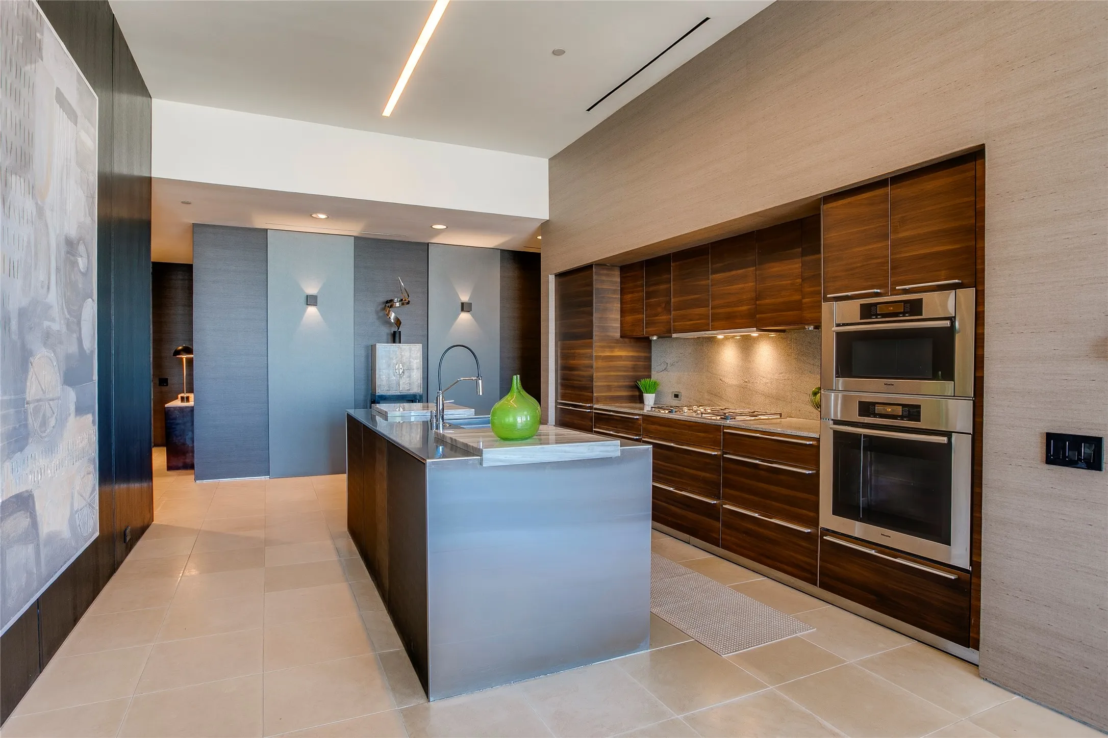 Condominium For Sale in Dallas County , 1717 Arts Plaza 1910, Dallas, Texas 75201, 2 Bedroom, 2 Bathroom, 2 Garage spaces, 1,749 Sqft, built in 2007, mls#21386991, Real Estate Agent in Dallas, Homes For Sale in Dallas county, Homes For Sale in Dallas, Realtor in Dallas Texas, Real Estate Brokerage Independent Realty Texas, Luminita Cordes Realtor