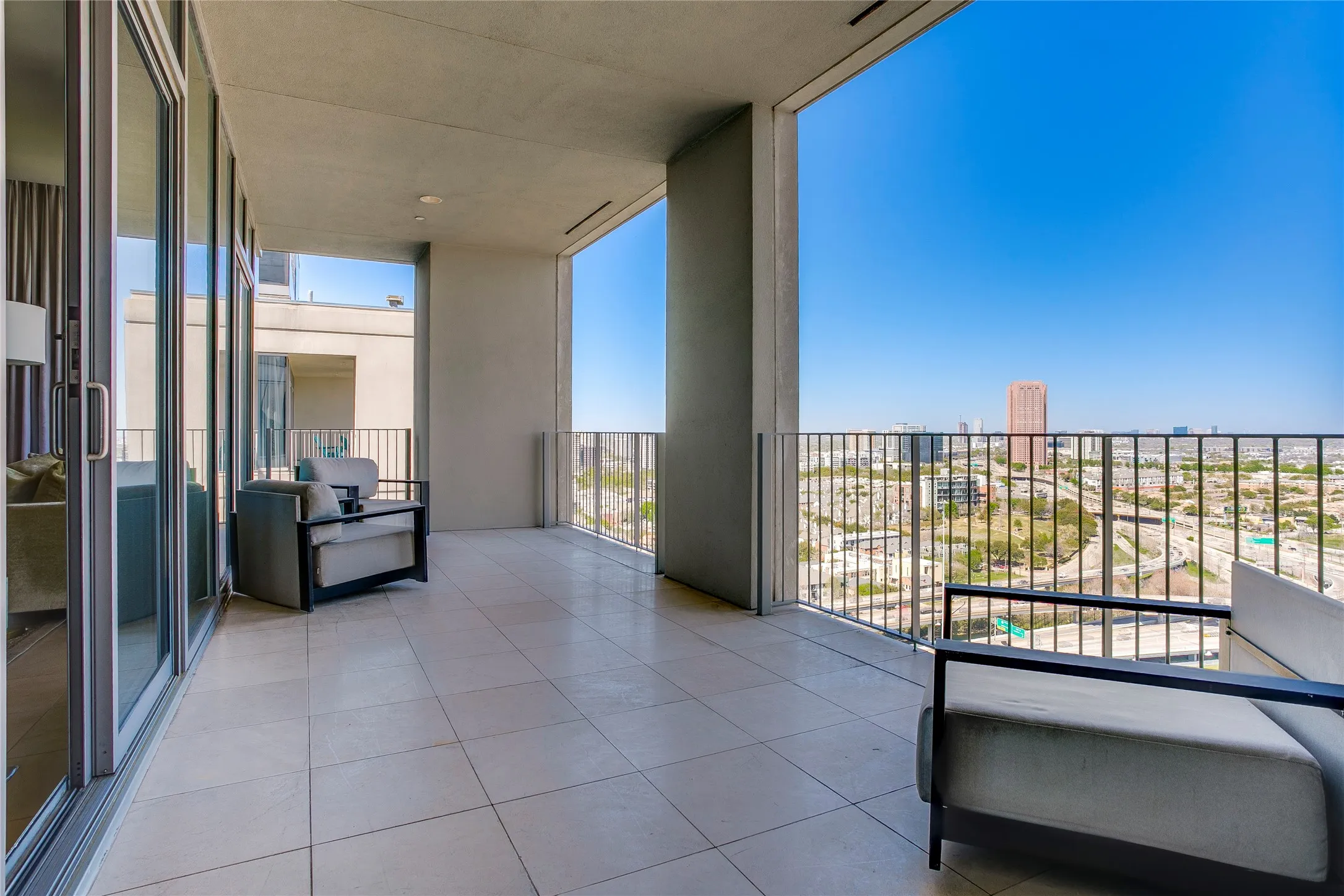 Condominium For Sale in Dallas County , 1717 Arts Plaza 1910, Dallas, Texas 75201, 2 Bedroom, 2 Bathroom, 2 Garage spaces, 1,749 Sqft, built in 2007, mls#21386991, Real Estate Agent in Dallas, Homes For Sale in Dallas county, Homes For Sale in Dallas, Realtor in Dallas Texas, Real Estate Brokerage Independent Realty Texas, Luminita Cordes Realtor