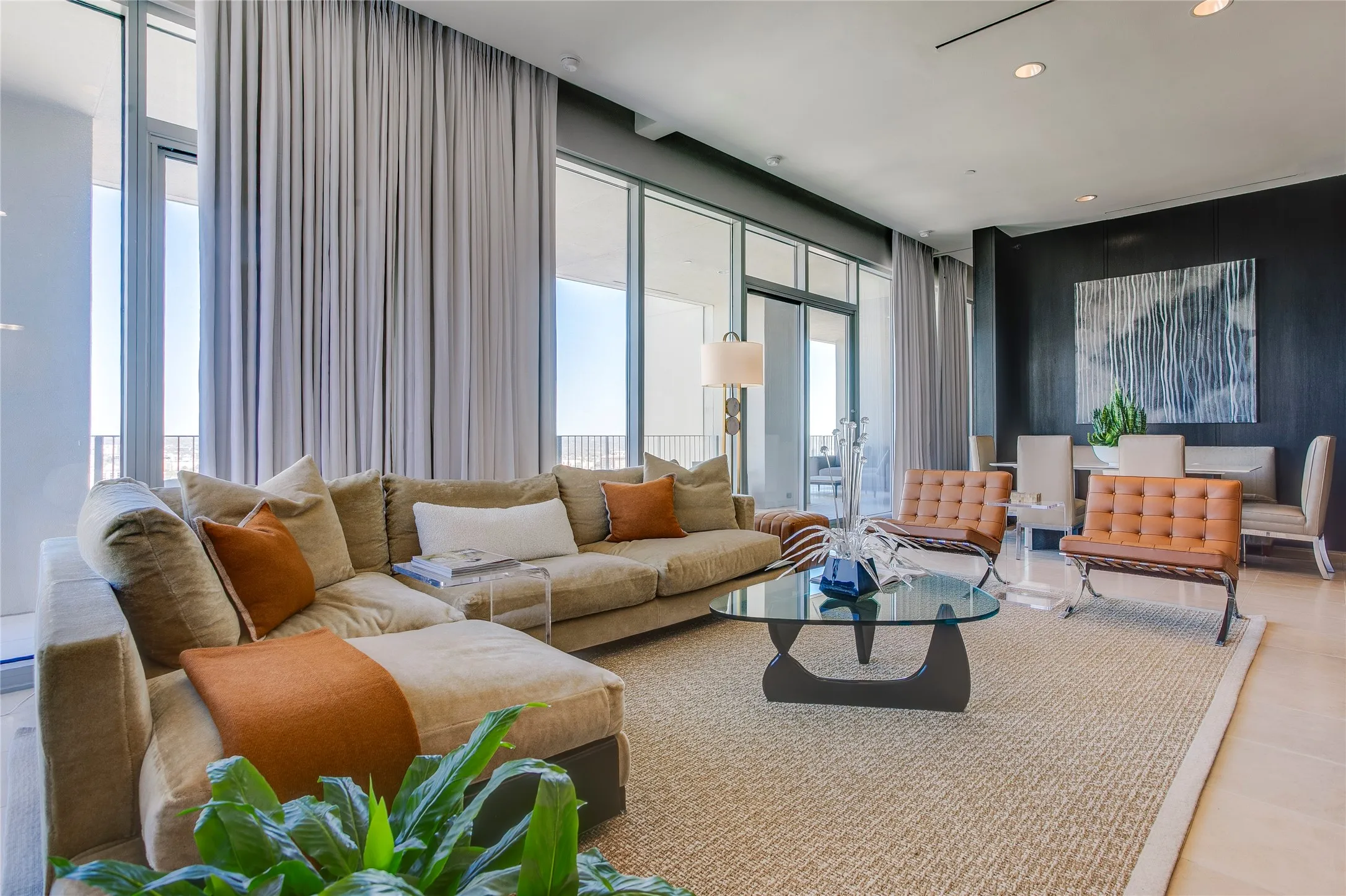 Condominium For Sale in Dallas County , 1717 Arts Plaza 1910, Dallas, Texas 75201, 2 Bedroom, 2 Bathroom, 2 Garage spaces, 1,749 Sqft, built in 2007, mls#21386991, Real Estate Agent in Dallas, Homes For Sale in Dallas county, Homes For Sale in Dallas, Realtor in Dallas Texas, Real Estate Brokerage Independent Realty Texas, Luminita Cordes Realtor