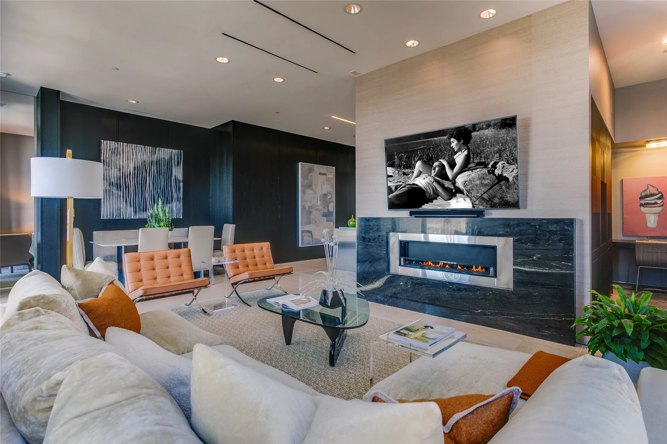 Condominium For Sale in Dallas County , 1717 Arts Plaza 1910, Dallas, Texas 75201, 2 Bedroom, 2 Bathroom, 2 Garage spaces, 1,749 Sqft, built in 2007, mls#21386991, Real Estate Agent in Dallas, Homes For Sale in Dallas county, Homes For Sale in Dallas, Realtor in Dallas Texas, Real Estate Brokerage Independent Realty Texas, Luminita Cordes Realtor