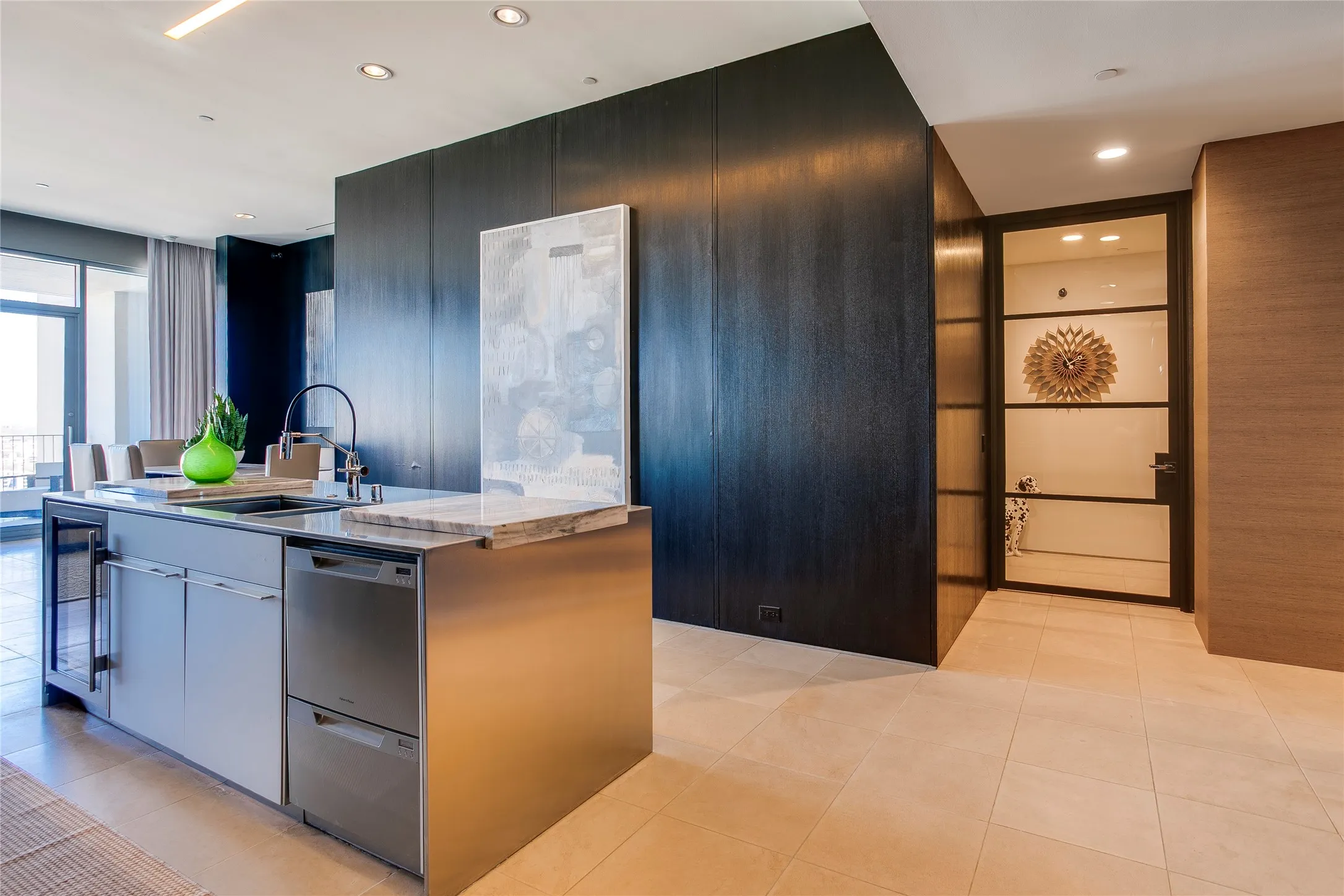 Condominium For Sale in Dallas County , 1717 Arts Plaza 1910, Dallas, Texas 75201, 2 Bedroom, 2 Bathroom, 2 Garage spaces, 1,749 Sqft, built in 2007, mls#21386991, Real Estate Agent in Dallas, Homes For Sale in Dallas county, Homes For Sale in Dallas, Realtor in Dallas Texas, Real Estate Brokerage Independent Realty Texas, Luminita Cordes Realtor