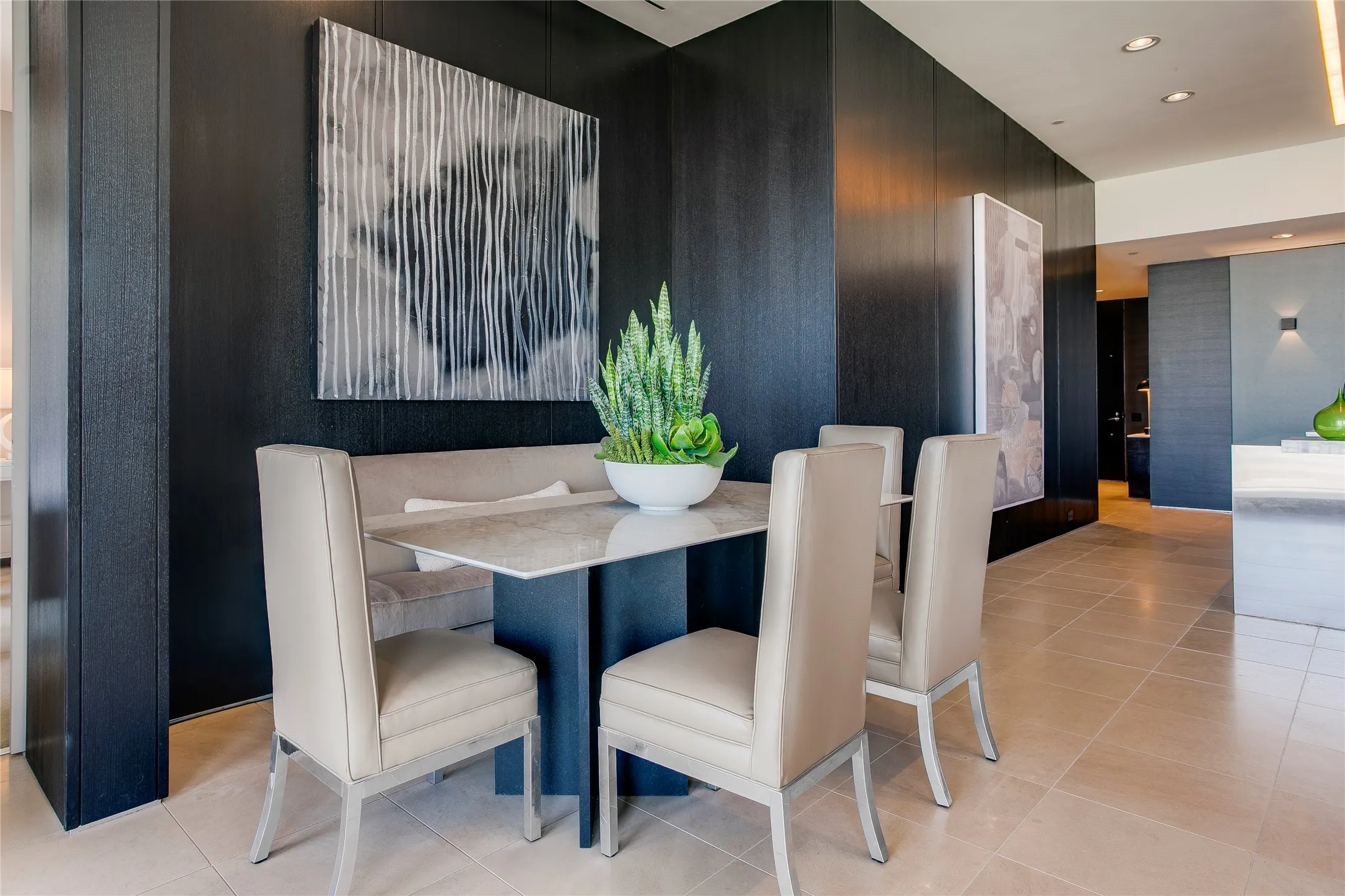 Condominium For Sale in Dallas County , 1717 Arts Plaza 1910, Dallas, Texas 75201, 2 Bedroom, 2 Bathroom, 2 Garage spaces, 1,749 Sqft, built in 2007, mls#21386991, Real Estate Agent in Dallas, Homes For Sale in Dallas county, Homes For Sale in Dallas, Realtor in Dallas Texas, Real Estate Brokerage Independent Realty Texas, Luminita Cordes Realtor