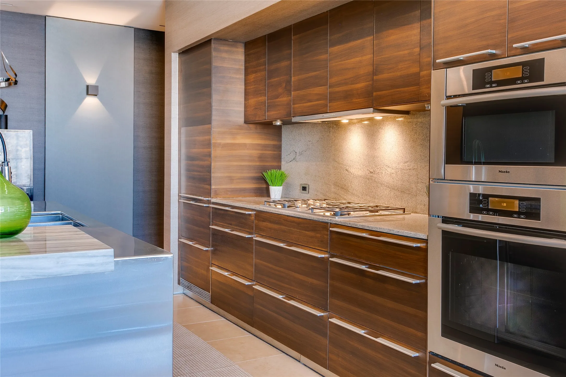 Condominium For Sale in Dallas County , 1717 Arts Plaza 1910, Dallas, Texas 75201, 2 Bedroom, 2 Bathroom, 2 Garage spaces, 1,749 Sqft, built in 2007, mls#21386991, Real Estate Agent in Dallas, Homes For Sale in Dallas county, Homes For Sale in Dallas, Realtor in Dallas Texas, Real Estate Brokerage Independent Realty Texas, Luminita Cordes Realtor