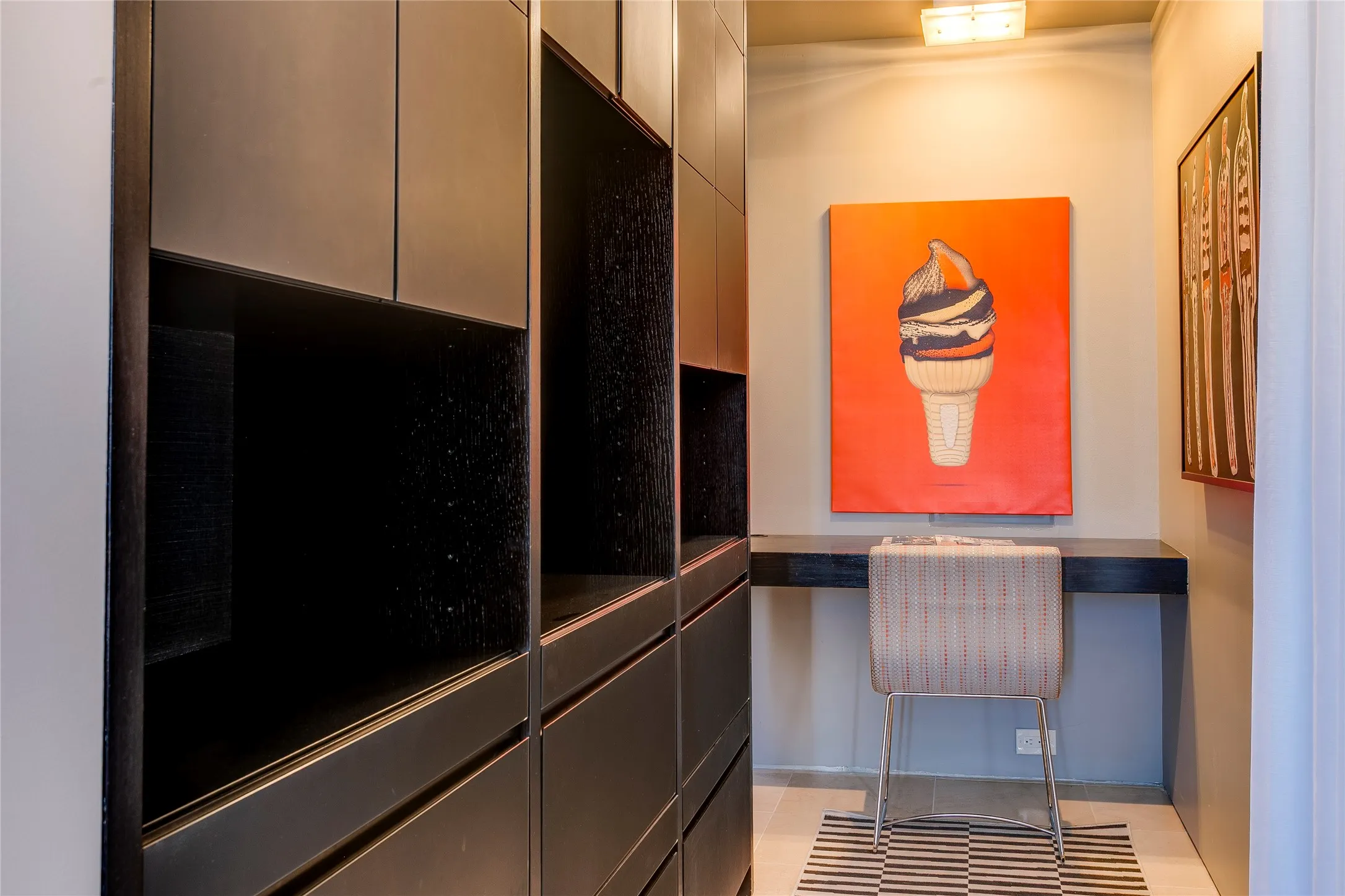 Condominium For Sale in Dallas County , 1717 Arts Plaza 1910, Dallas, Texas 75201, 2 Bedroom, 2 Bathroom, 2 Garage spaces, 1,749 Sqft, built in 2007, mls#21386991, Real Estate Agent in Dallas, Homes For Sale in Dallas county, Homes For Sale in Dallas, Realtor in Dallas Texas, Real Estate Brokerage Independent Realty Texas, Luminita Cordes Realtor