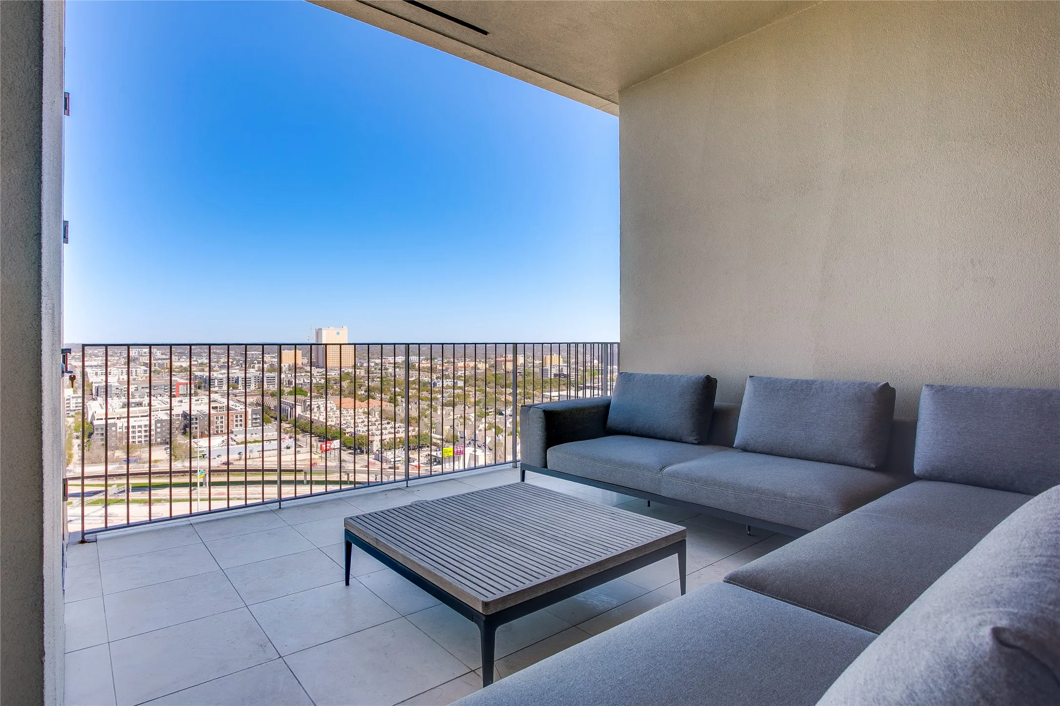 Condominium For Sale in Dallas County , 1717 Arts Plaza 1910, Dallas, Texas 75201, 2 Bedroom, 2 Bathroom, 2 Garage spaces, 1,749 Sqft, built in 2007, mls#21386991, Real Estate Agent in Dallas, Homes For Sale in Dallas county, Homes For Sale in Dallas, Realtor in Dallas Texas, Real Estate Brokerage Independent Realty Texas, Luminita Cordes Realtor