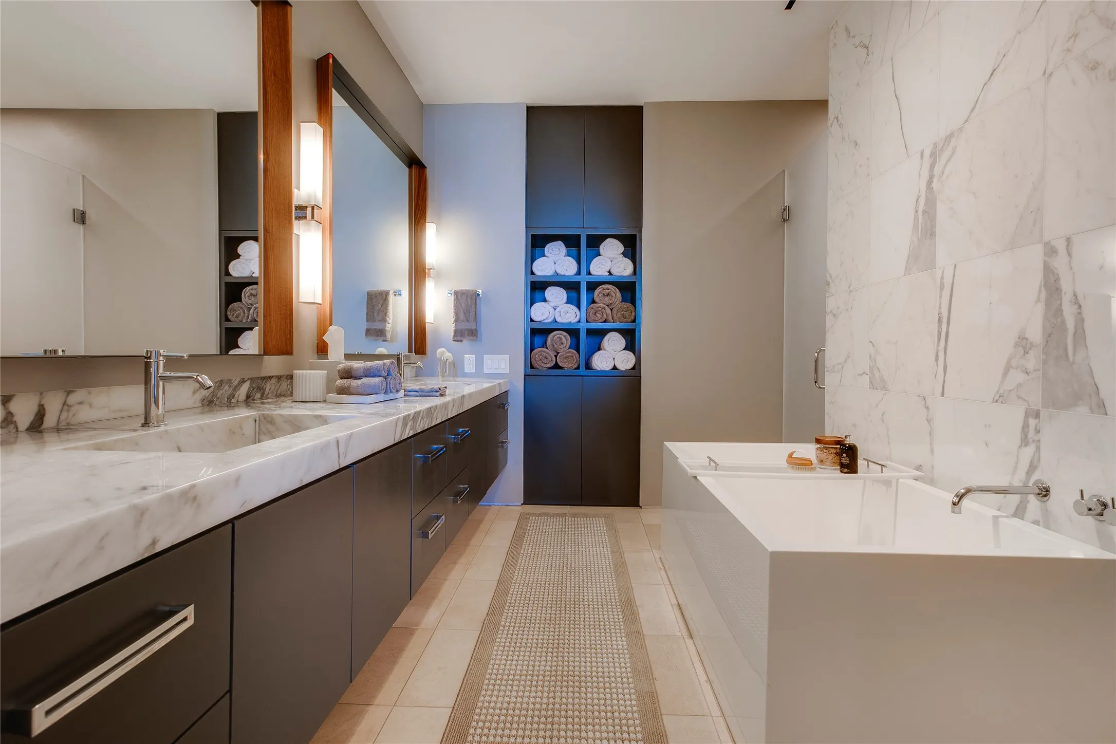 Condominium For Sale in Dallas County , 1717 Arts Plaza 1910, Dallas, Texas 75201, 2 Bedroom, 2 Bathroom, 2 Garage spaces, 1,749 Sqft, built in 2007, mls#21386991, Real Estate Agent in Dallas, Homes For Sale in Dallas county, Homes For Sale in Dallas, Realtor in Dallas Texas, Real Estate Brokerage Independent Realty Texas, Luminita Cordes Realtor