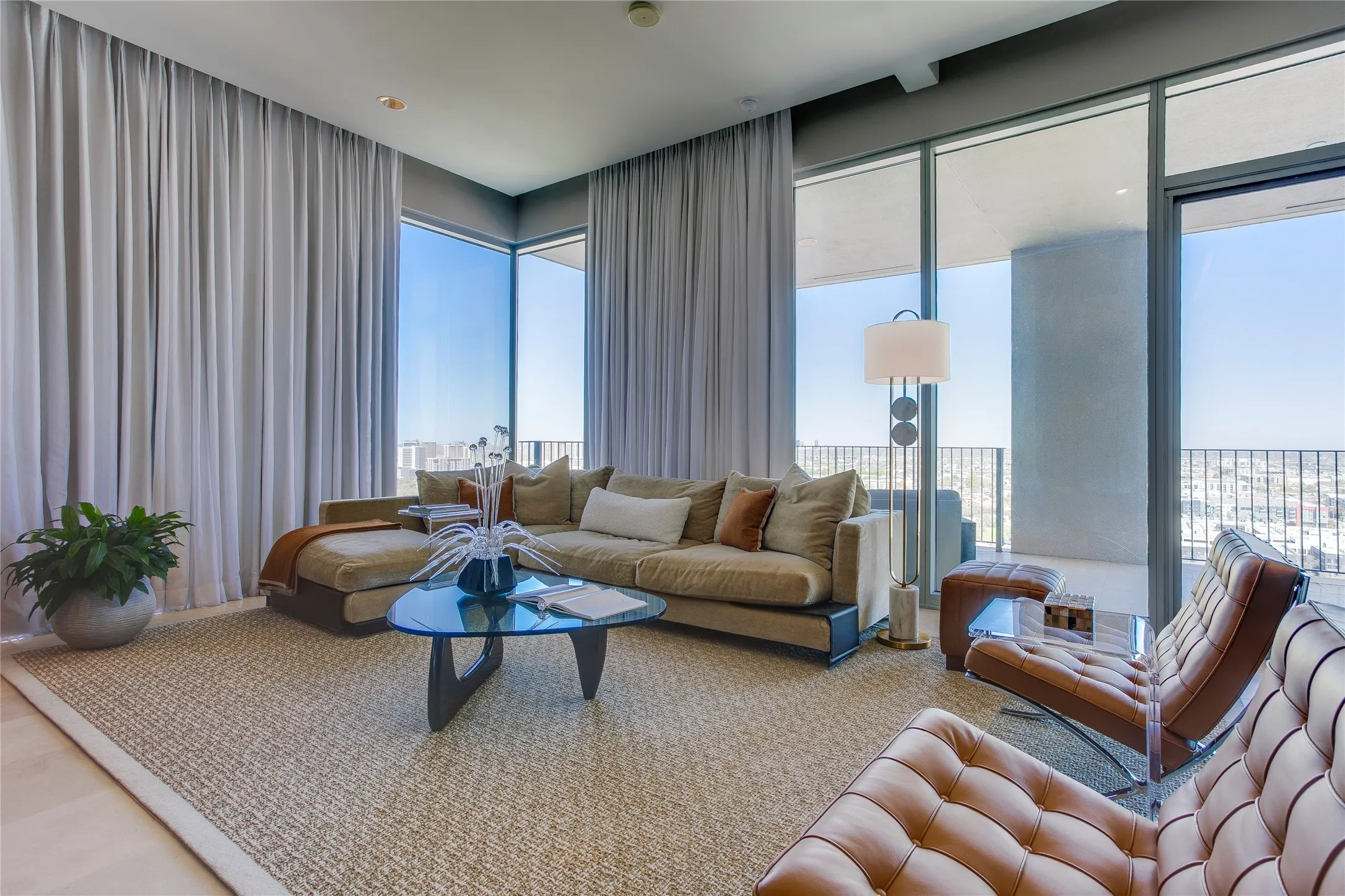 Condominium For Sale in Dallas County , 1717 Arts Plaza 1910, Dallas, Texas 75201, 2 Bedroom, 2 Bathroom, 2 Garage spaces, 1,749 Sqft, built in 2007, mls#21386991, Real Estate Agent in Dallas, Homes For Sale in Dallas county, Homes For Sale in Dallas, Realtor in Dallas Texas, Real Estate Brokerage Independent Realty Texas, Luminita Cordes Realtor
