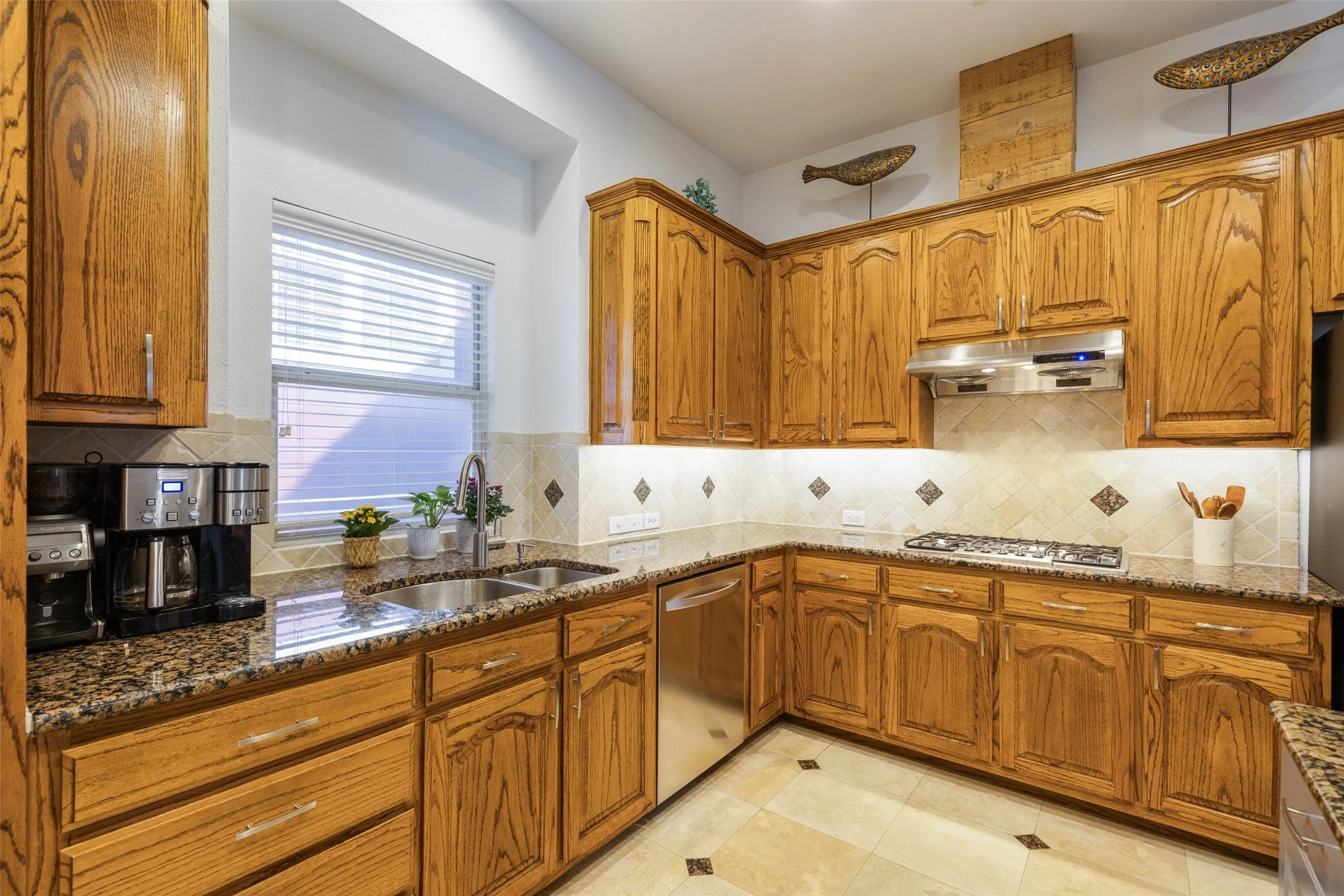 Single Family Residence For Sale in Denton County , 1808 Auburn Drive, Carrollton, Texas 75007, 4 Bedroom, 2 Bathroom, 2 Garage spaces, 2,112 Sqft, built in 2001, mls#21386675, Real Estate Agent in Carrollton, Homes For Sale in Denton county, Homes For Sale in Carrollton, Realtor in Carrollton Texas, Real Estate Brokerage Independent Realty Texas, Luminita Cordes Realtor