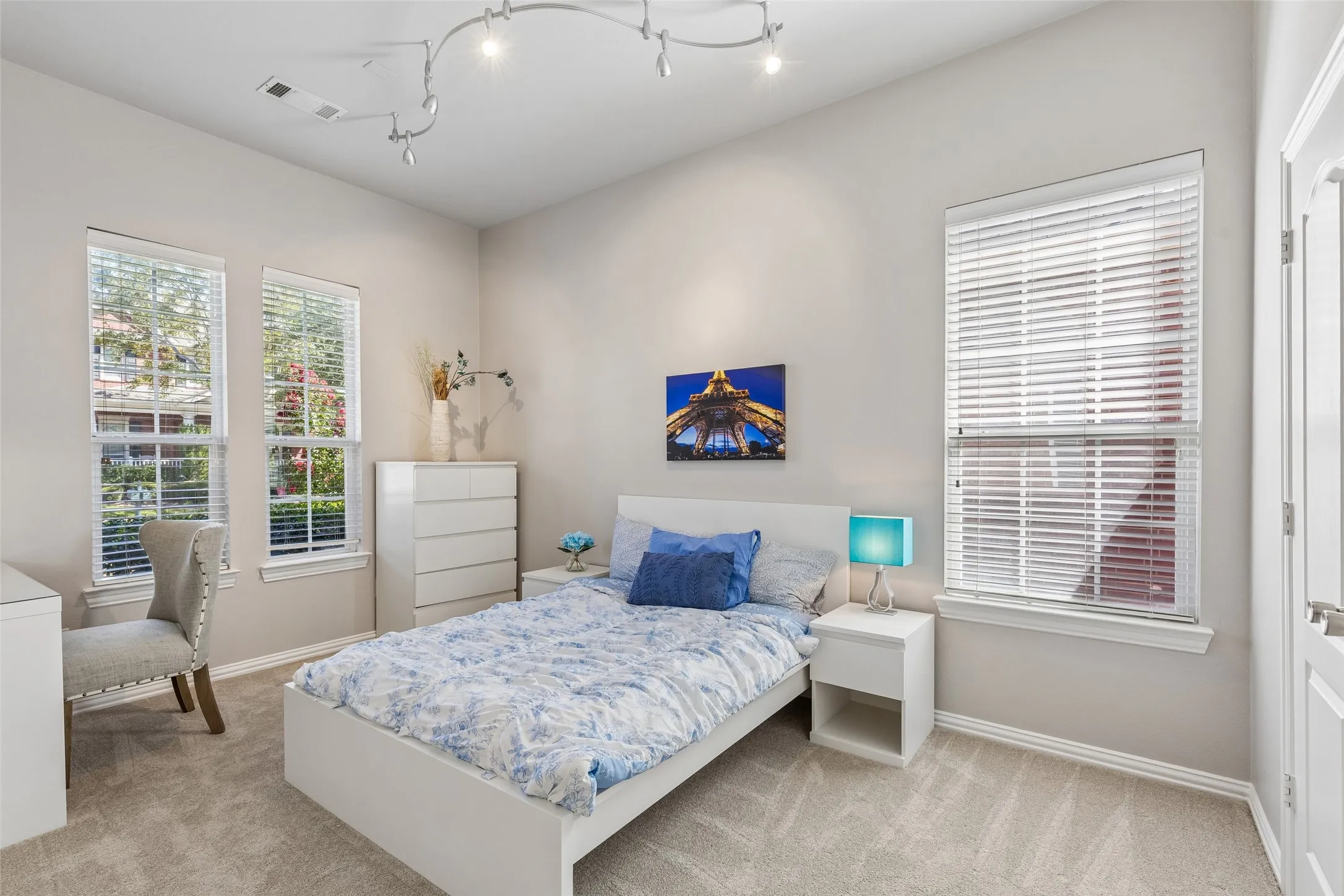 Single Family Residence For Sale in Denton County , 1808 Auburn Drive, Carrollton, Texas 75007, 4 Bedroom, 2 Bathroom, 2 Garage spaces, 2,112 Sqft, built in 2001, mls#21386675, Real Estate Agent in Carrollton, Homes For Sale in Denton county, Homes For Sale in Carrollton, Realtor in Carrollton Texas, Real Estate Brokerage Independent Realty Texas, Luminita Cordes Realtor