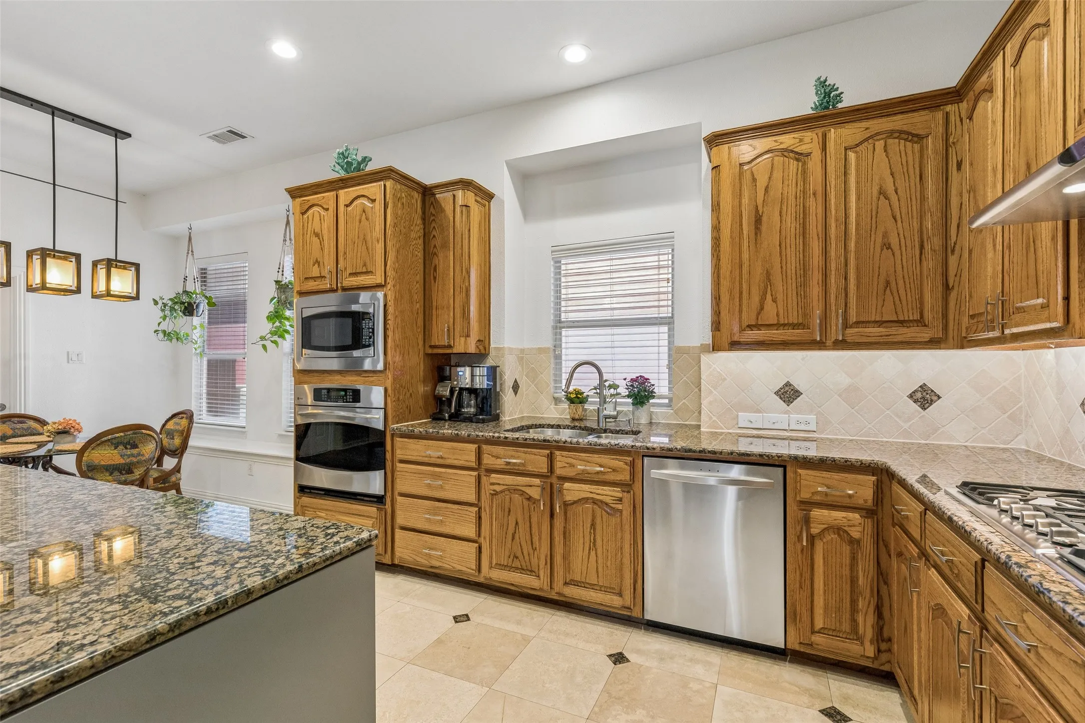 Single Family Residence For Sale in Denton County , 1808 Auburn Drive, Carrollton, Texas 75007, 4 Bedroom, 2 Bathroom, 2 Garage spaces, 2,112 Sqft, built in 2001, mls#21386675, Real Estate Agent in Carrollton, Homes For Sale in Denton county, Homes For Sale in Carrollton, Realtor in Carrollton Texas, Real Estate Brokerage Independent Realty Texas, Luminita Cordes Realtor