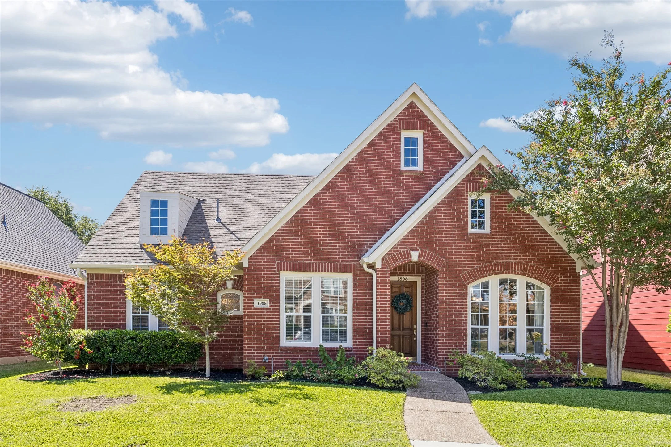 Single Family Residence For Sale in Denton County , 1808 Auburn Drive, Carrollton, Texas 75007, 4 Bedroom, 2 Bathroom, 2 Garage spaces, 2,112 Sqft, built in 2001, mls#21386675, Real Estate Agent in Carrollton, Homes For Sale in Denton county, Homes For Sale in Carrollton, Realtor in Carrollton Texas, Real Estate Brokerage Independent Realty Texas, Luminita Cordes Realtor