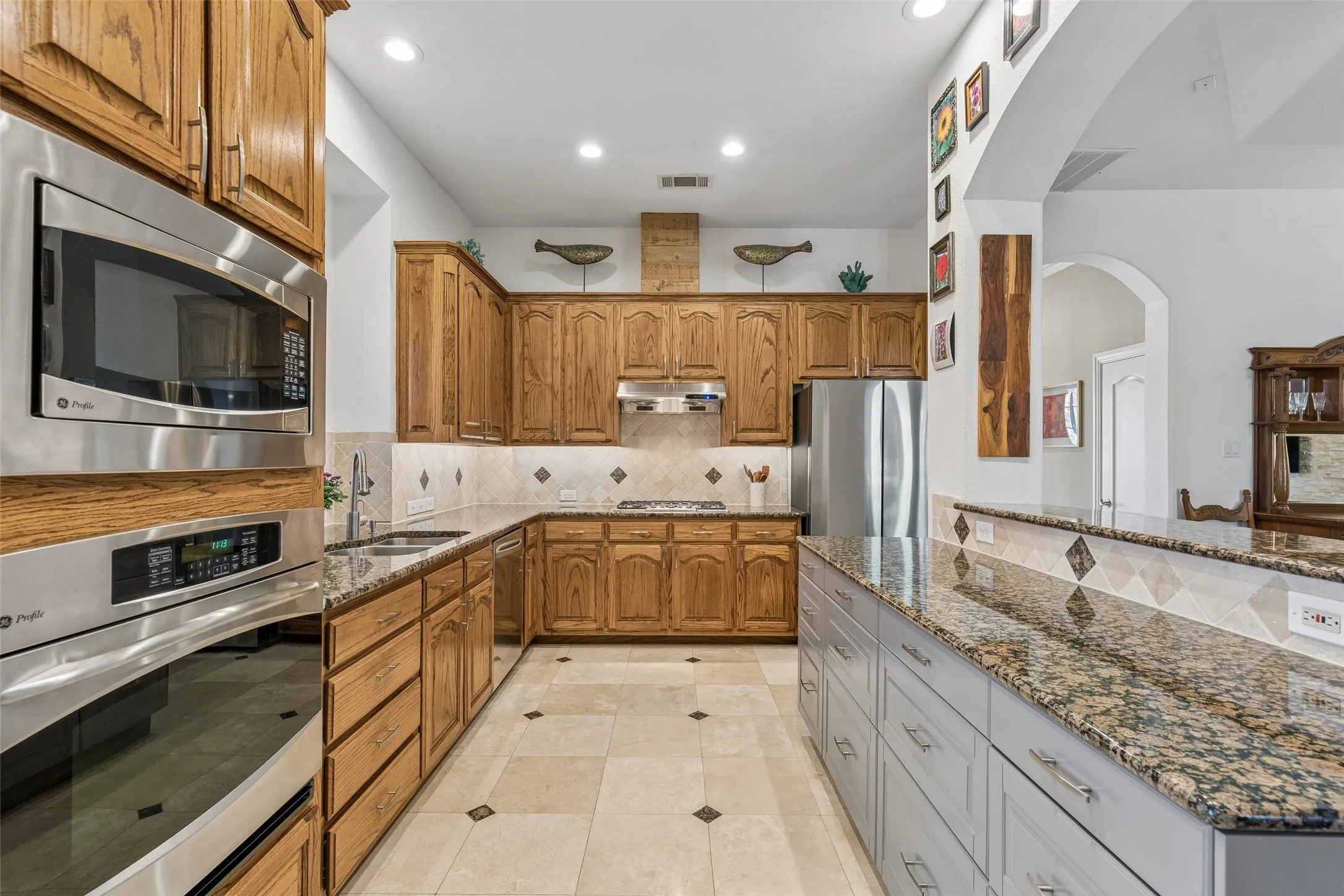 Single Family Residence For Sale in Denton County , 1808 Auburn Drive, Carrollton, Texas 75007, 4 Bedroom, 2 Bathroom, 2 Garage spaces, 2,112 Sqft, built in 2001, mls#21386675, Real Estate Agent in Carrollton, Homes For Sale in Denton county, Homes For Sale in Carrollton, Realtor in Carrollton Texas, Real Estate Brokerage Independent Realty Texas, Luminita Cordes Realtor