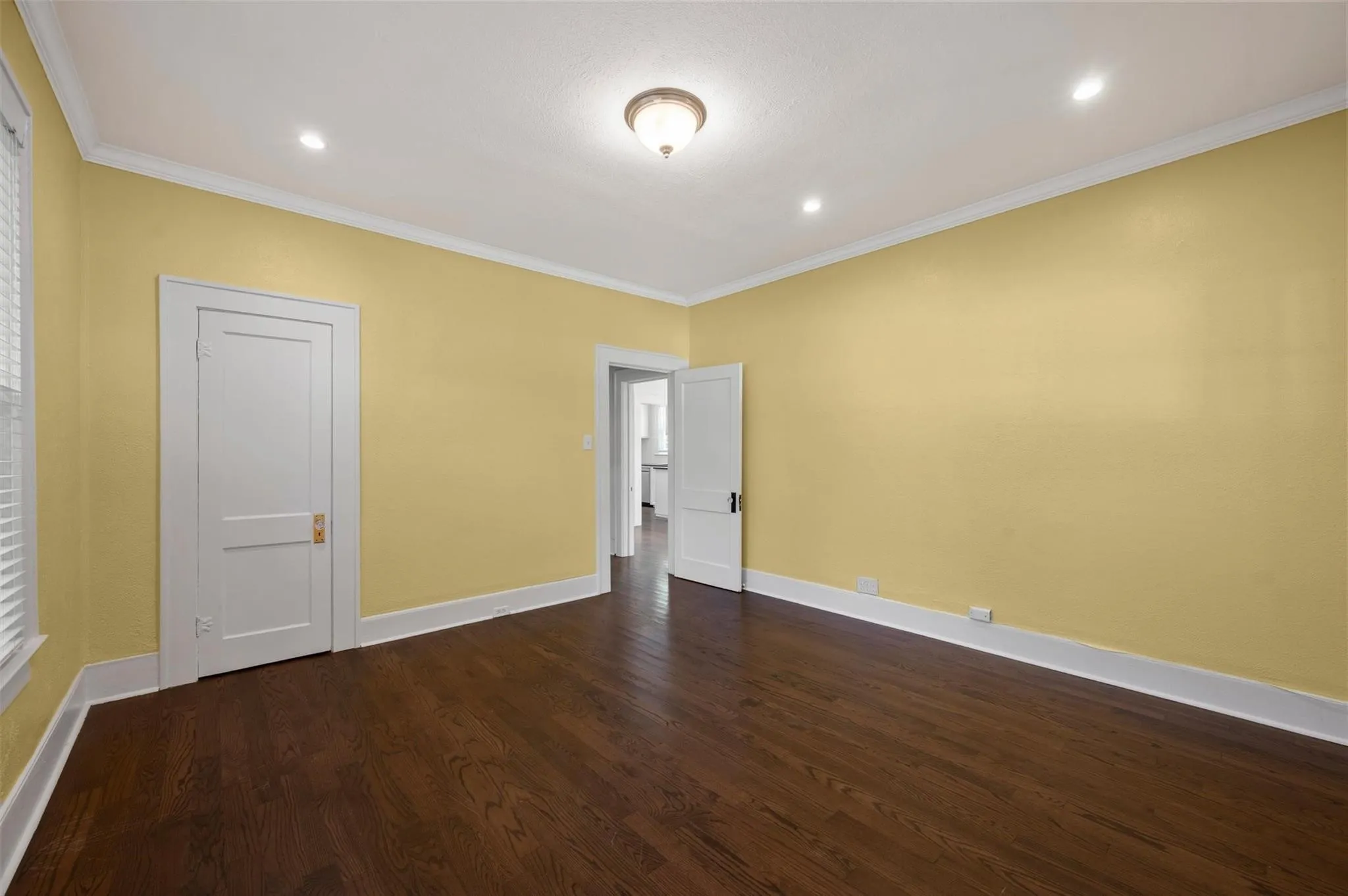 Single Family Residence For Rent in Dallas County , 5720 Tremont Street, Dallas, Texas 75214, 2 Bedroom, 2 Bathroom, 2 Garage spaces, 1,538 Sqft, built in 1921, mls#21388282, Real Estate Agent in Dallas, Homes For Rent in Dallas county, Homes For Rent in Dallas, Realtor in Dallas Texas, Real Estate Brokerage Independent Realty Texas, Luminita Cordes Realtor