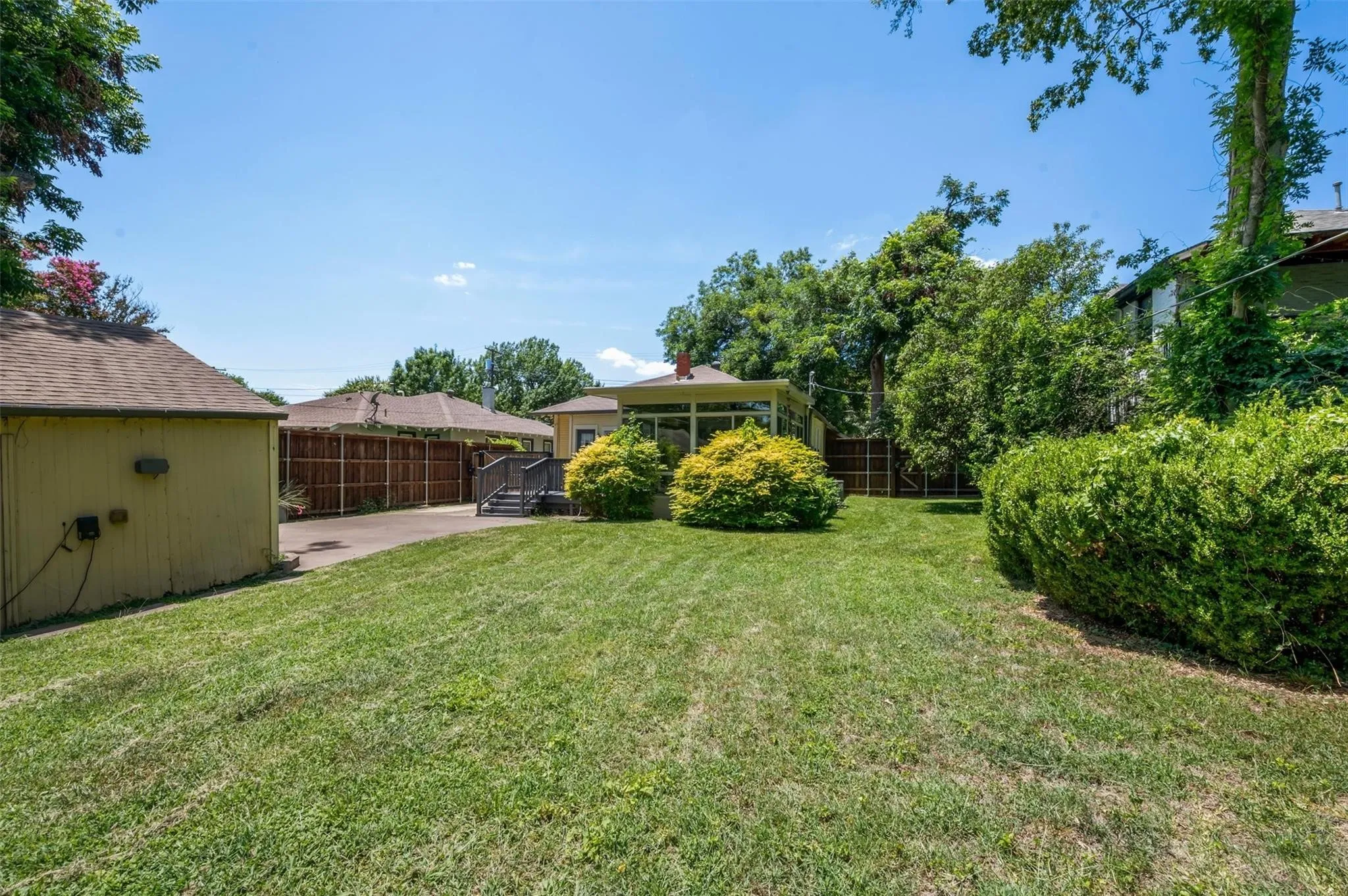 Single Family Residence For Rent in Dallas County , 5720 Tremont Street, Dallas, Texas 75214, 2 Bedroom, 2 Bathroom, 2 Garage spaces, 1,538 Sqft, built in 1921, mls#21388282, Real Estate Agent in Dallas, Homes For Rent in Dallas county, Homes For Rent in Dallas, Realtor in Dallas Texas, Real Estate Brokerage Independent Realty Texas, Luminita Cordes Realtor