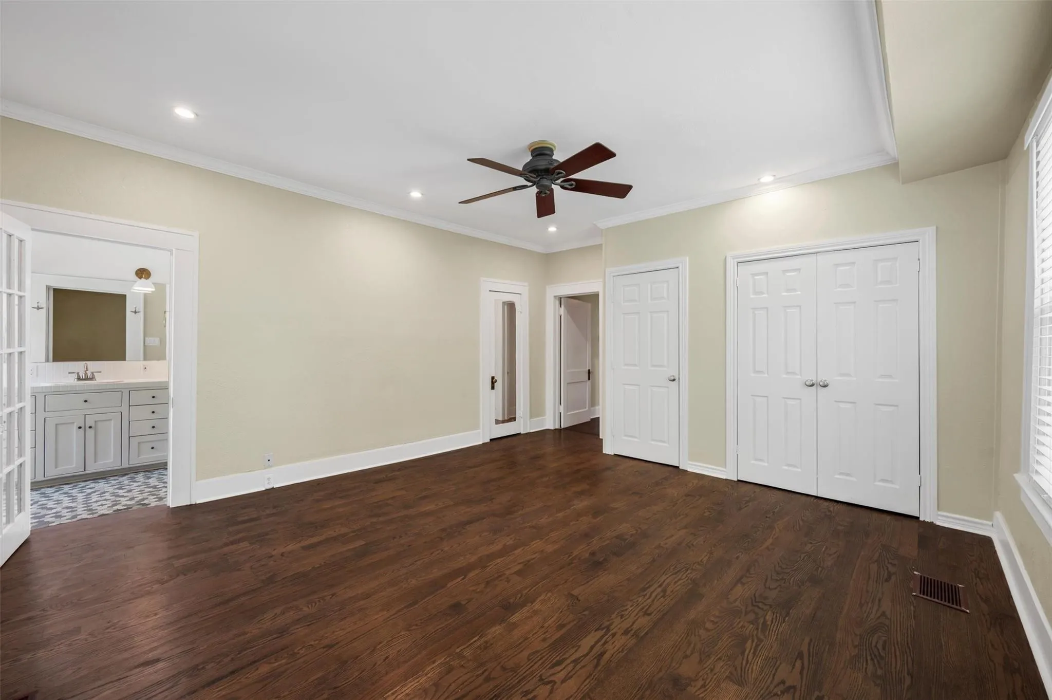 Single Family Residence For Rent in Dallas County , 5720 Tremont Street, Dallas, Texas 75214, 2 Bedroom, 2 Bathroom, 2 Garage spaces, 1,538 Sqft, built in 1921, mls#21388282, Real Estate Agent in Dallas, Homes For Rent in Dallas county, Homes For Rent in Dallas, Realtor in Dallas Texas, Real Estate Brokerage Independent Realty Texas, Luminita Cordes Realtor