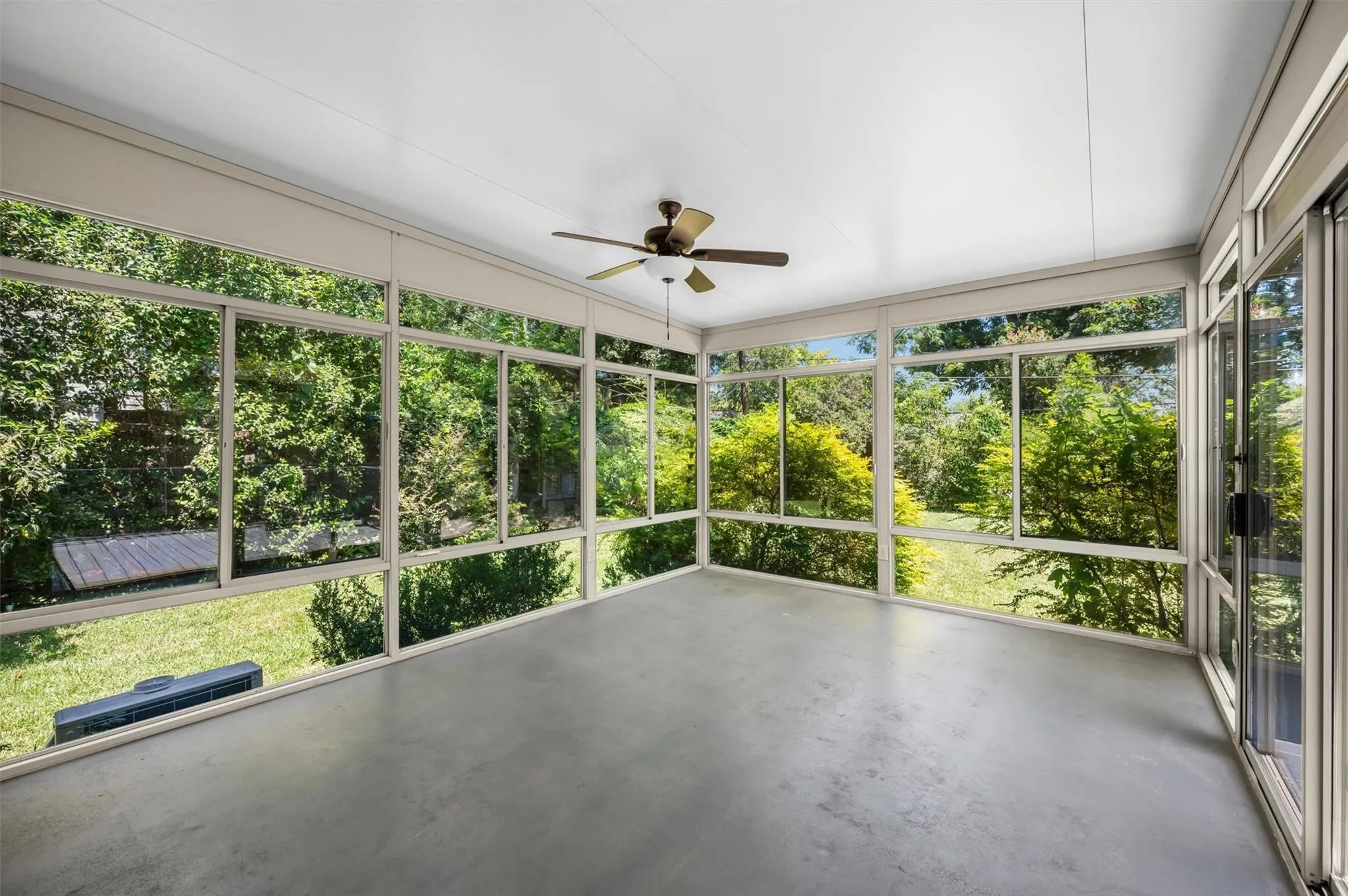 Single Family Residence For Rent in Dallas County , 5720 Tremont Street, Dallas, Texas 75214, 2 Bedroom, 2 Bathroom, 2 Garage spaces, 1,538 Sqft, built in 1921, mls#21388282, Real Estate Agent in Dallas, Homes For Rent in Dallas county, Homes For Rent in Dallas, Realtor in Dallas Texas, Real Estate Brokerage Independent Realty Texas, Luminita Cordes Realtor