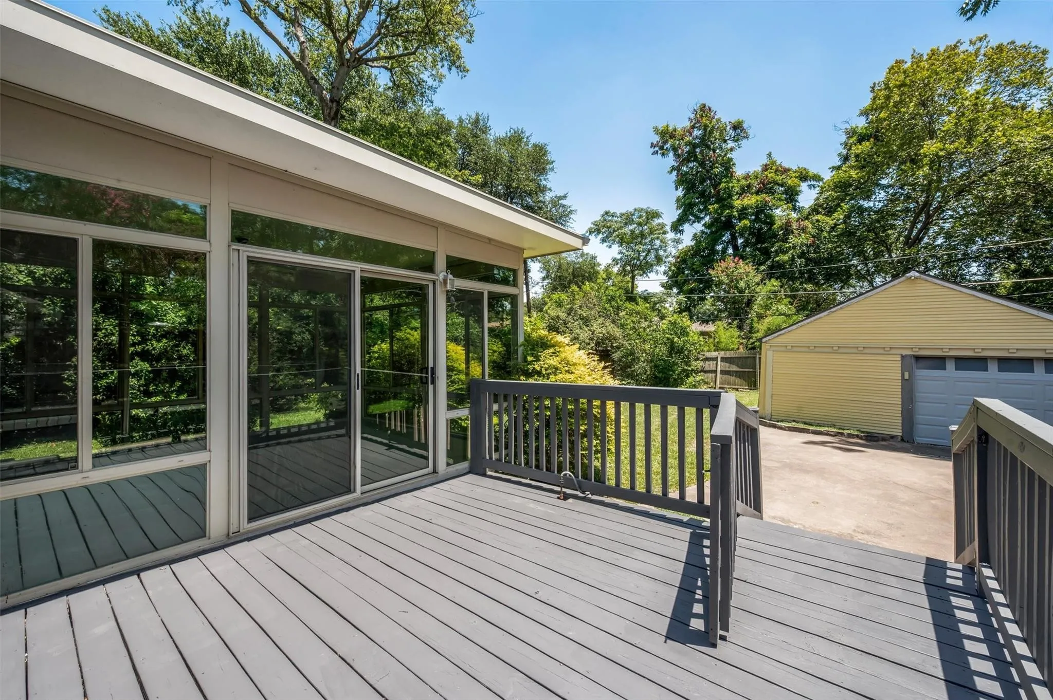 Single Family Residence For Rent in Dallas County , 5720 Tremont Street, Dallas, Texas 75214, 2 Bedroom, 2 Bathroom, 2 Garage spaces, 1,538 Sqft, built in 1921, mls#21388282, Real Estate Agent in Dallas, Homes For Rent in Dallas county, Homes For Rent in Dallas, Realtor in Dallas Texas, Real Estate Brokerage Independent Realty Texas, Luminita Cordes Realtor