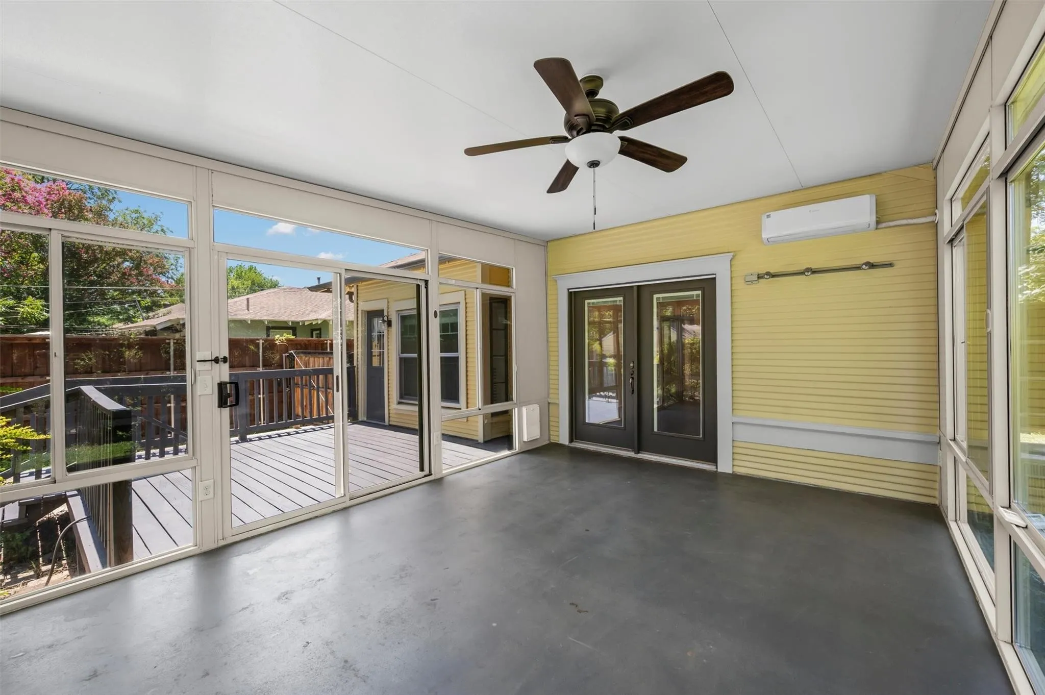 Single Family Residence For Rent in Dallas County , 5720 Tremont Street, Dallas, Texas 75214, 2 Bedroom, 2 Bathroom, 2 Garage spaces, 1,538 Sqft, built in 1921, mls#21388282, Real Estate Agent in Dallas, Homes For Rent in Dallas county, Homes For Rent in Dallas, Realtor in Dallas Texas, Real Estate Brokerage Independent Realty Texas, Luminita Cordes Realtor