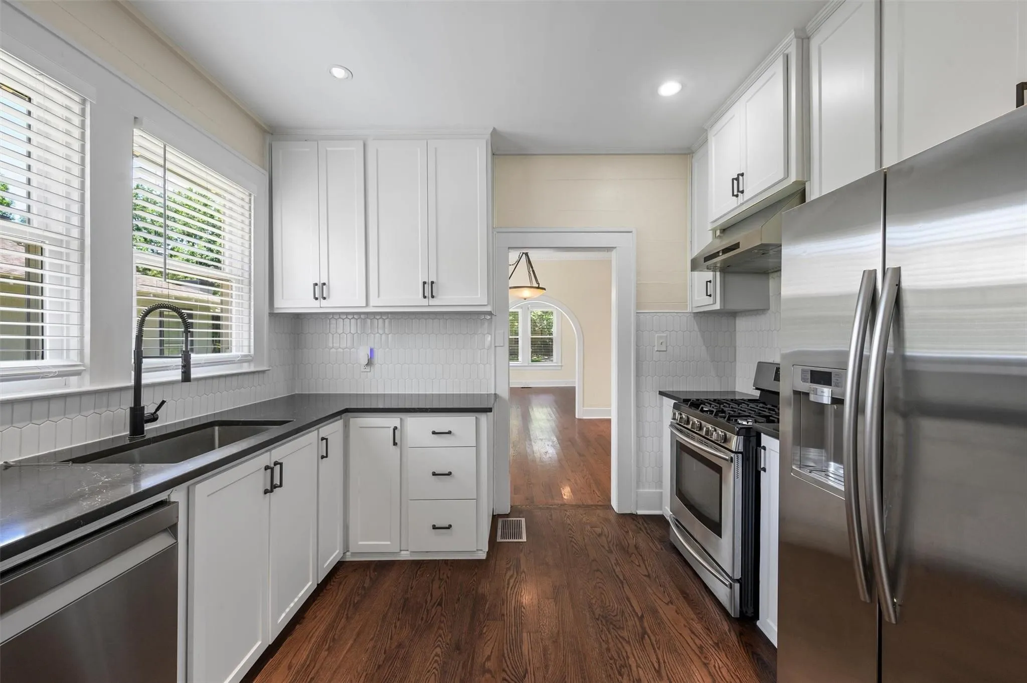 Single Family Residence For Rent in Dallas County , 5720 Tremont Street, Dallas, Texas 75214, 2 Bedroom, 2 Bathroom, 2 Garage spaces, 1,538 Sqft, built in 1921, mls#21388282, Real Estate Agent in Dallas, Homes For Rent in Dallas county, Homes For Rent in Dallas, Realtor in Dallas Texas, Real Estate Brokerage Independent Realty Texas, Luminita Cordes Realtor