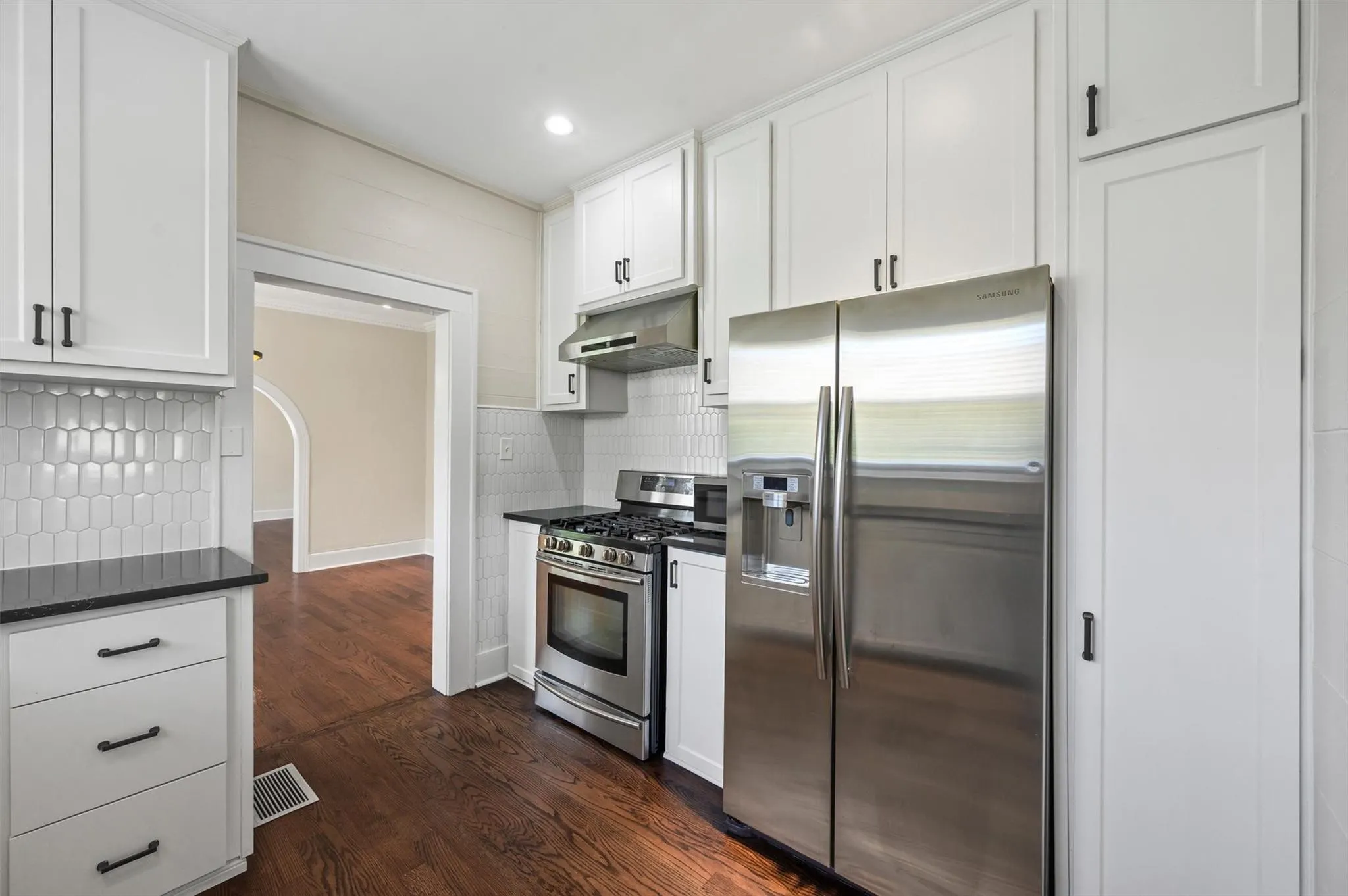 Single Family Residence For Rent in Dallas County , 5720 Tremont Street, Dallas, Texas 75214, 2 Bedroom, 2 Bathroom, 2 Garage spaces, 1,538 Sqft, built in 1921, mls#21388282, Real Estate Agent in Dallas, Homes For Rent in Dallas county, Homes For Rent in Dallas, Realtor in Dallas Texas, Real Estate Brokerage Independent Realty Texas, Luminita Cordes Realtor