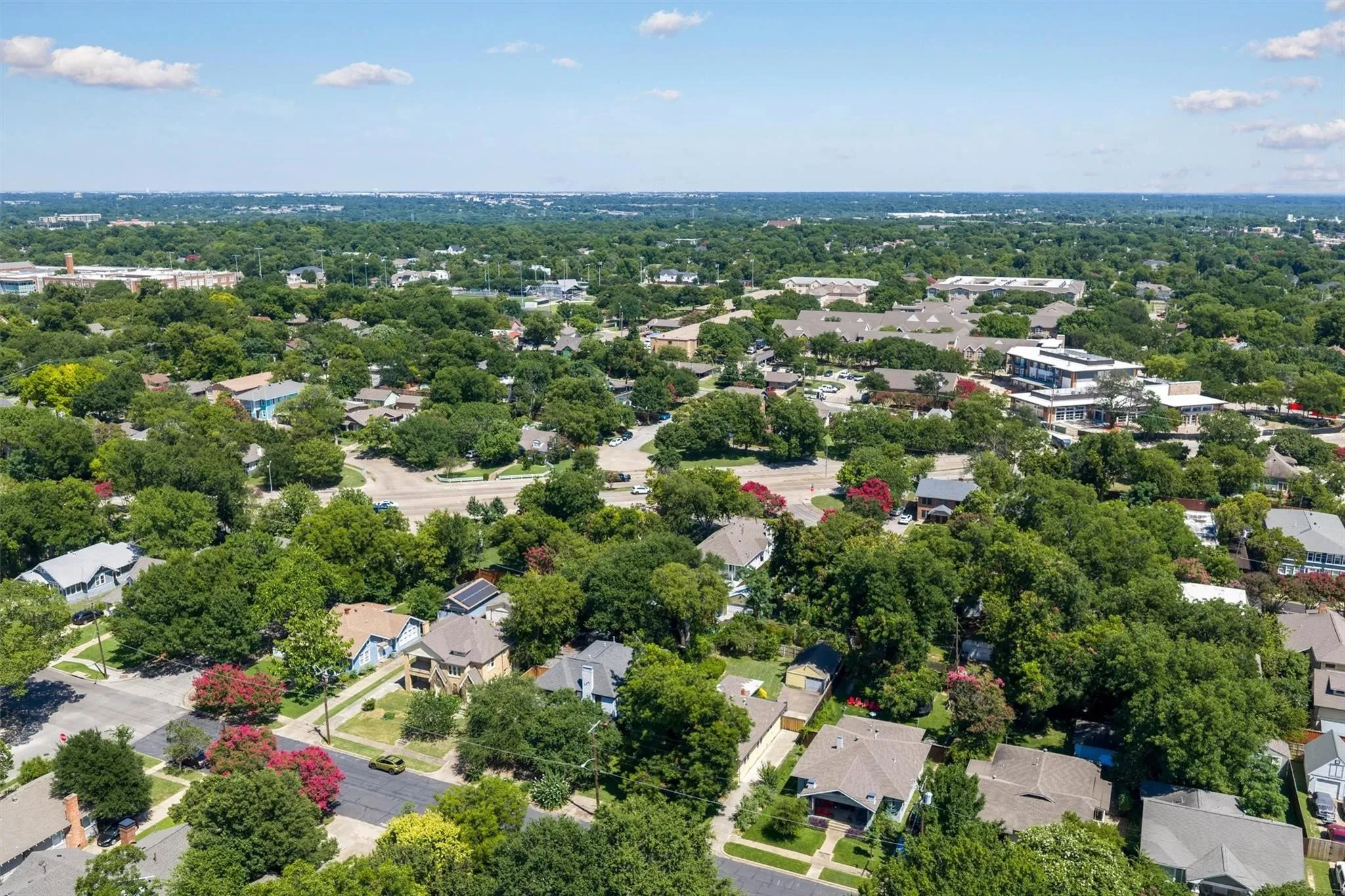 Single Family Residence For Rent in Dallas County , 5720 Tremont Street, Dallas, Texas 75214, 2 Bedroom, 2 Bathroom, 2 Garage spaces, 1,538 Sqft, built in 1921, mls#21388282, Real Estate Agent in Dallas, Homes For Rent in Dallas county, Homes For Rent in Dallas, Realtor in Dallas Texas, Real Estate Brokerage Independent Realty Texas, Luminita Cordes Realtor