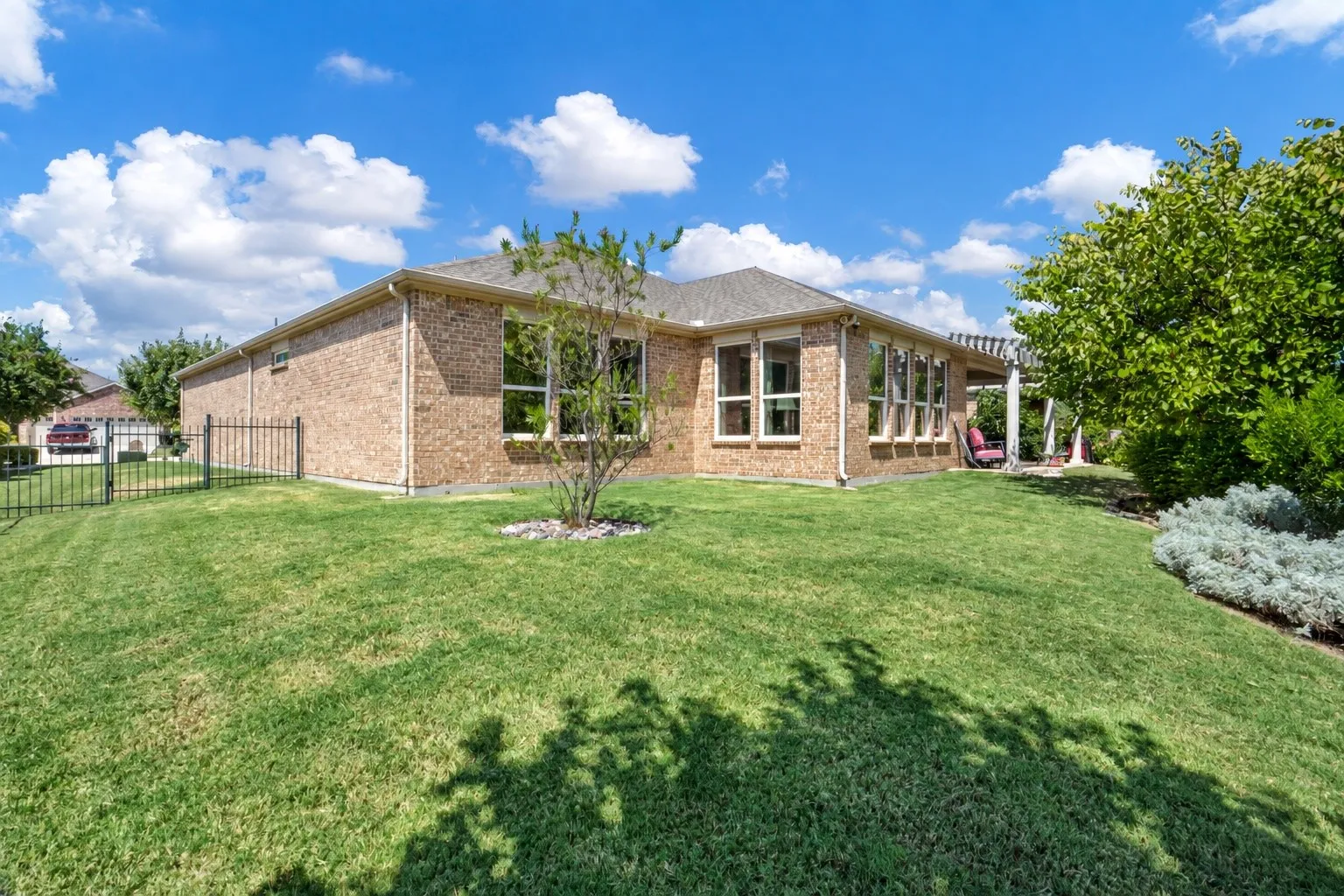 Single Family Residence For Sale in Denton County , 7158 Bluff Point, Frisco, Texas 75036, 3 Bedroom, 3 Bathroom, 3 Garage spaces, 2,807 Sqft, built in 2017, mls#21385792, Real Estate Agent in Frisco, Homes For Sale in Denton county, Homes For Sale in Frisco, Realtor in Frisco Texas, Real Estate Brokerage Independent Realty Texas, Luminita Cordes Realtor